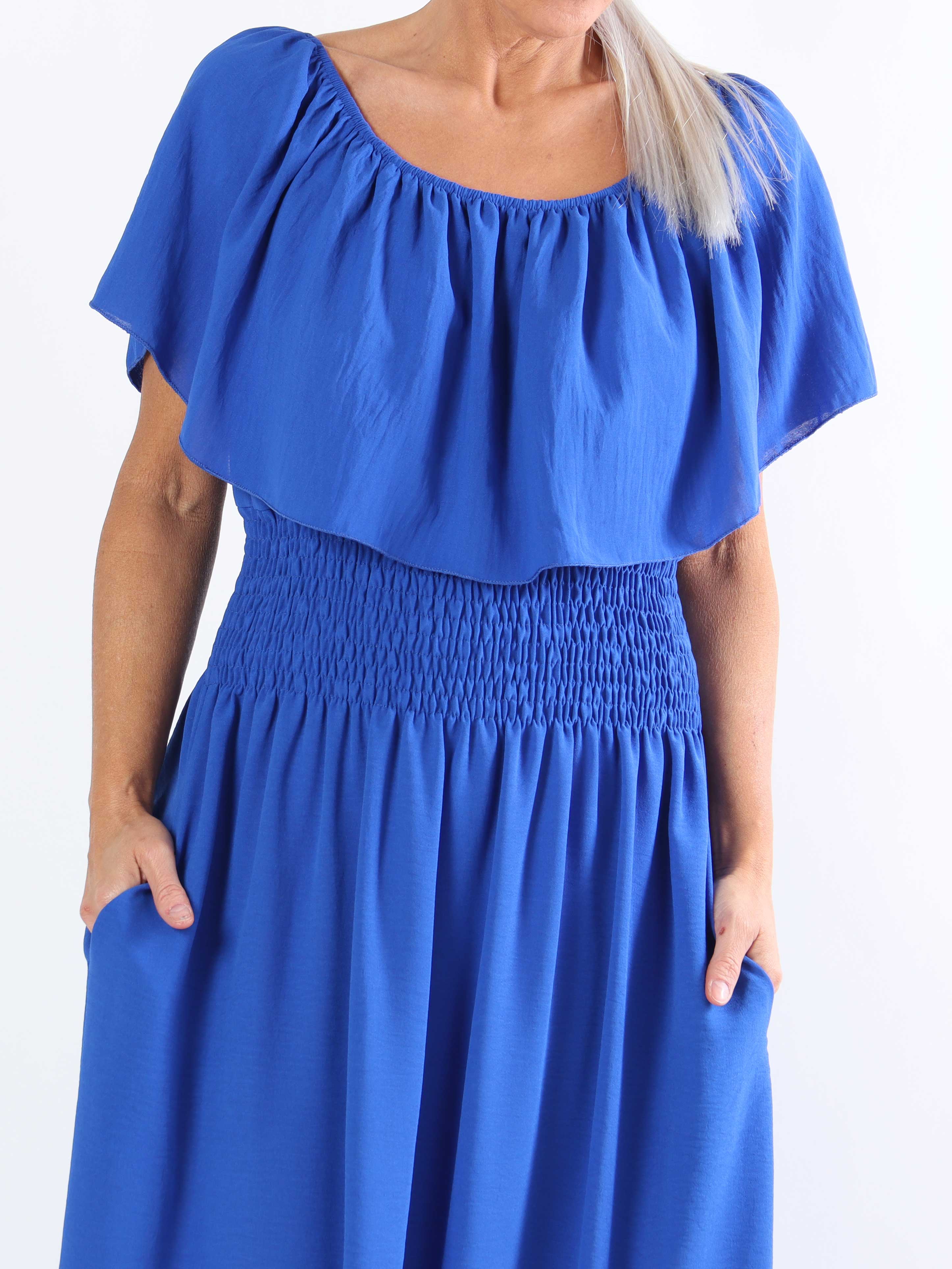 Rachel - Lang plus size kjole med lommer og flæsekant