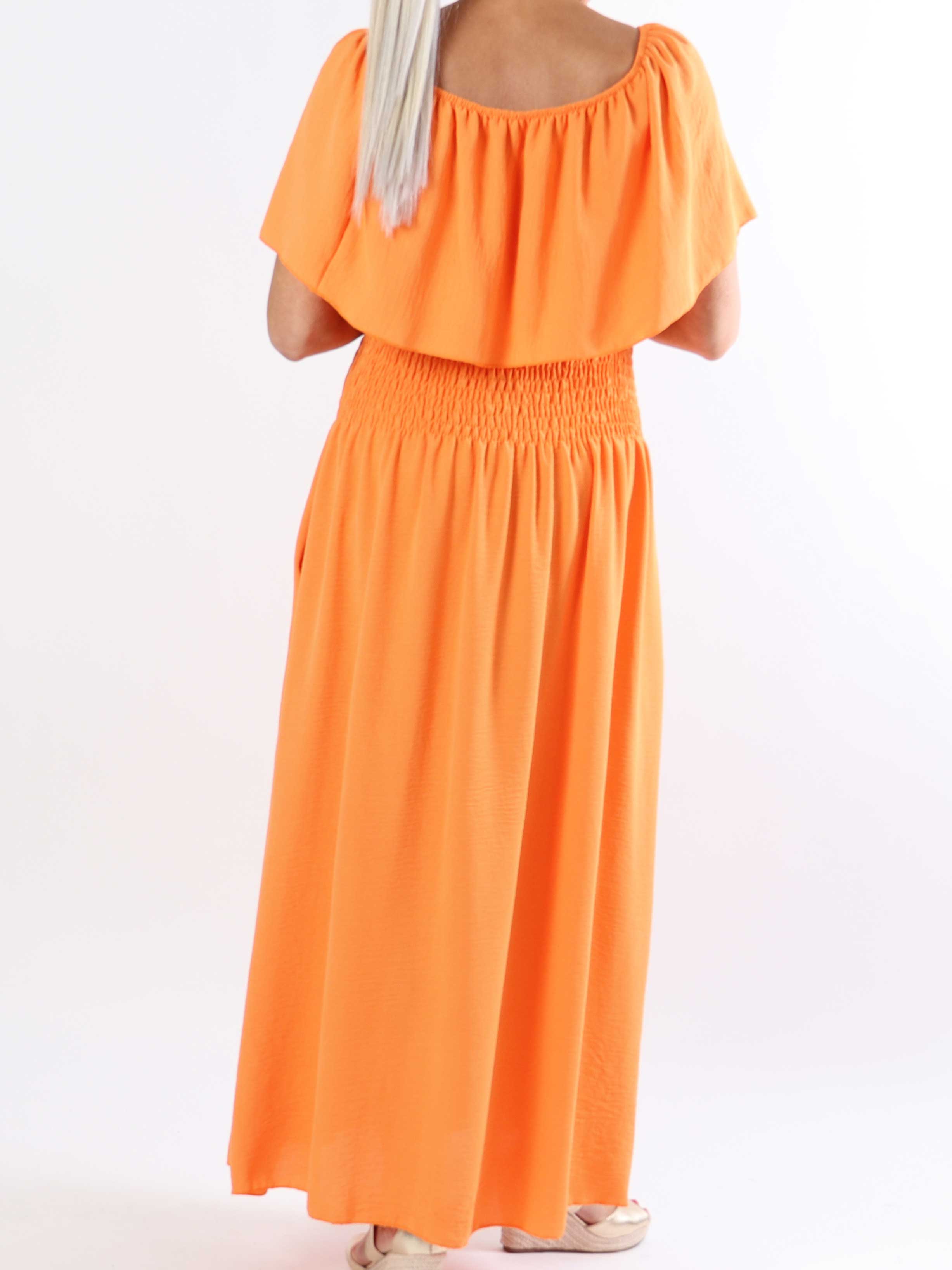 Rachel - Lang plus size kjole med lommer og flæsekant