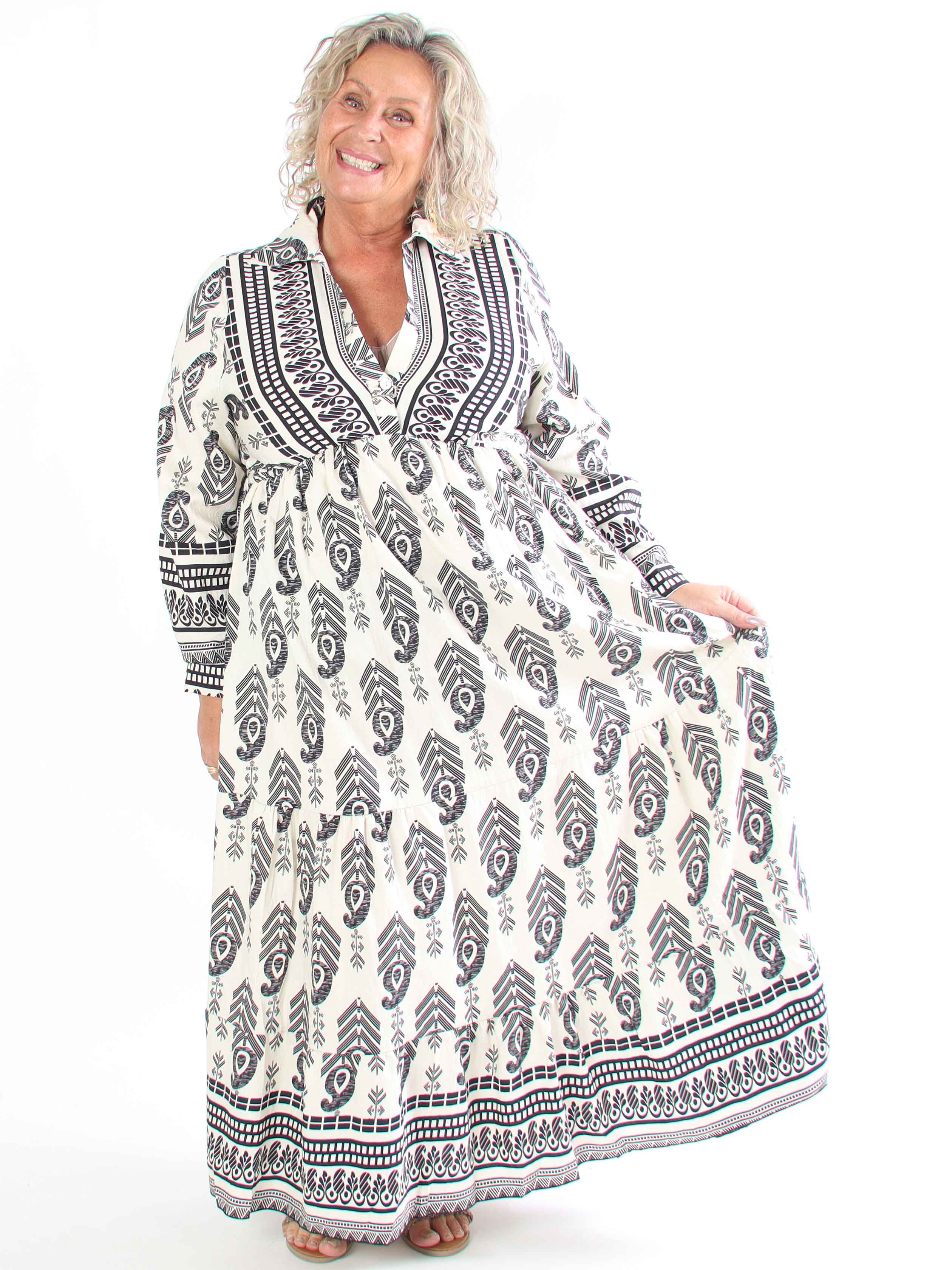 Raina - Lang mønstret plus size kjole i viskose