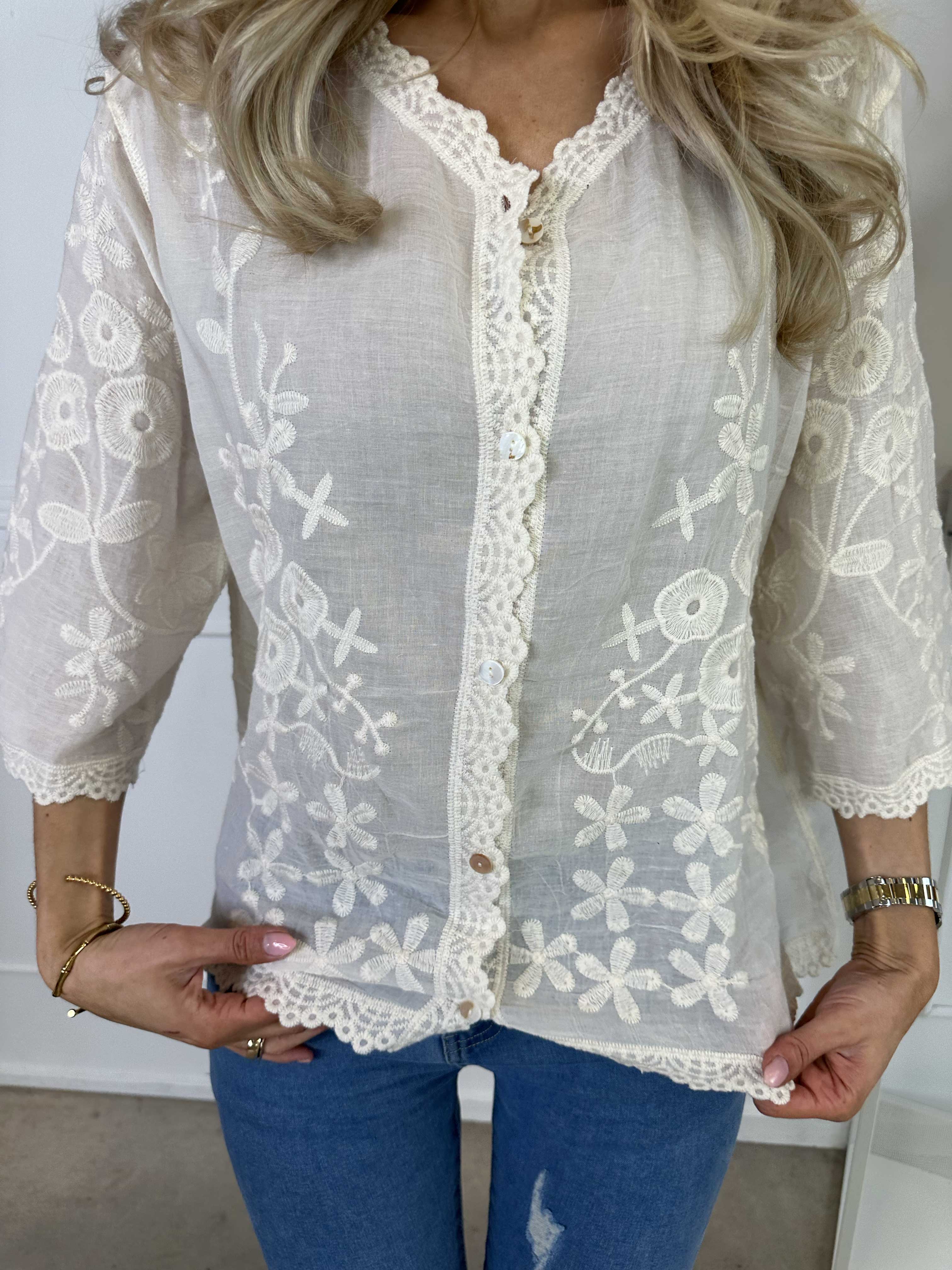 Ramona - Sød bluse i bomuld med broderinger