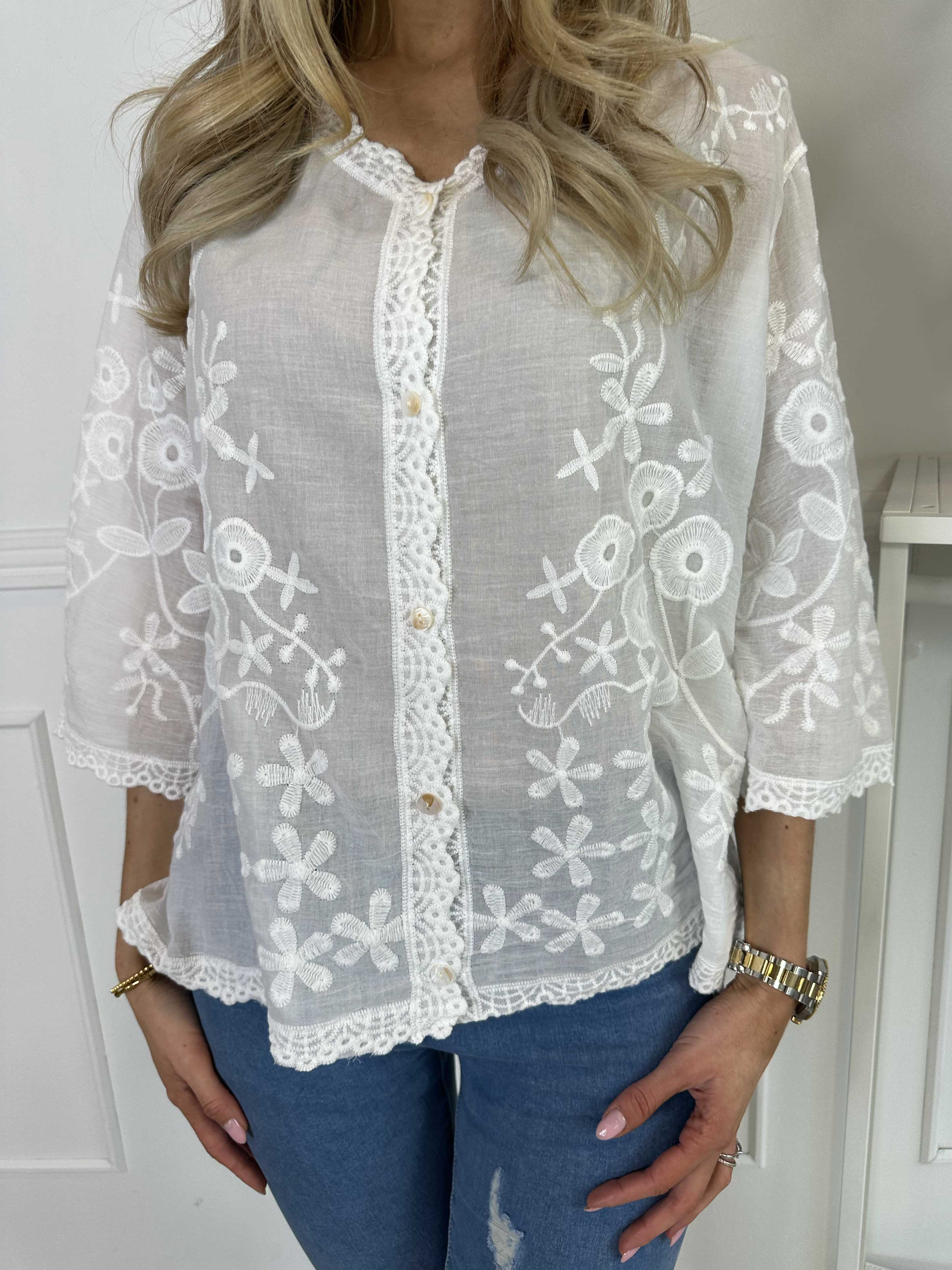 Ramona - Sød bluse i bomuld med broderinger