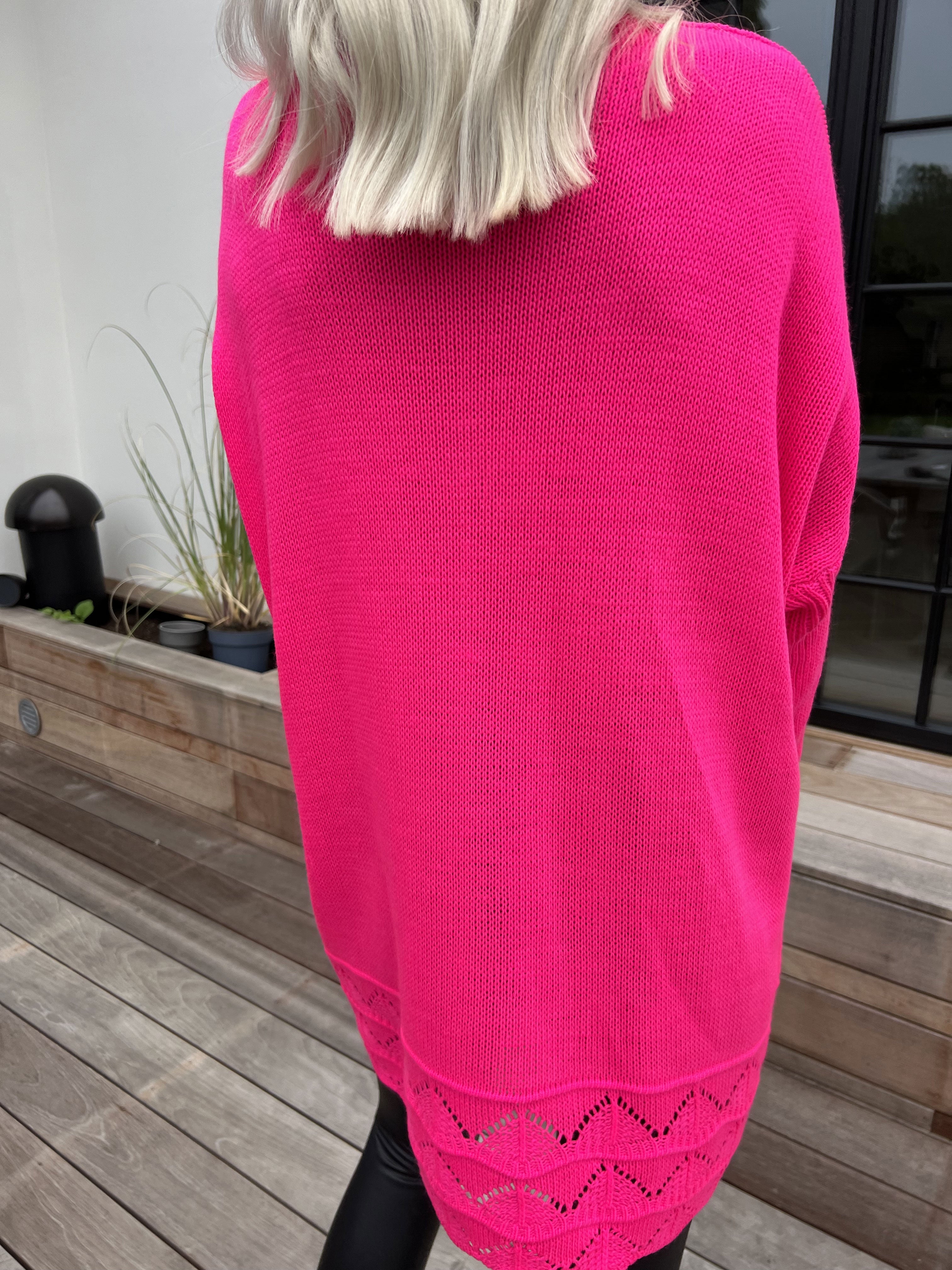 Rebeca - Ensfarvet strikbluse med mønster forneden