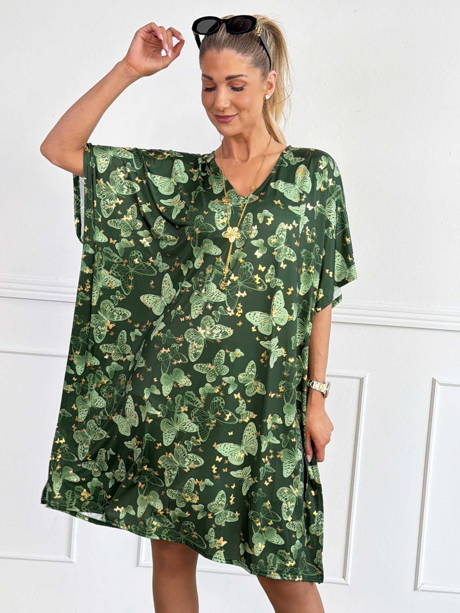 Reem Butterfly - Elastisk kjole med sommerfugleprint i løs pasform med v-udskæring
