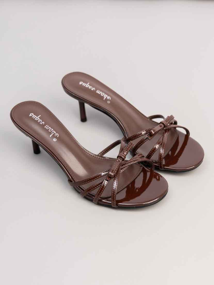 Ricarda - Fine stiletter med fine remme og sløjfe