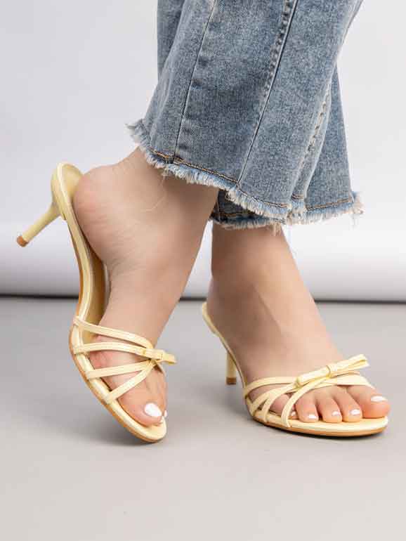 Ricarda - Fine stiletter med fine remme og sløjfe