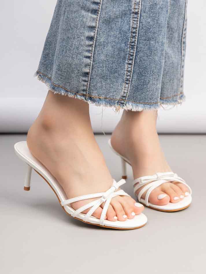 Ricarda - Fine stiletter med fine remme og sløjfe