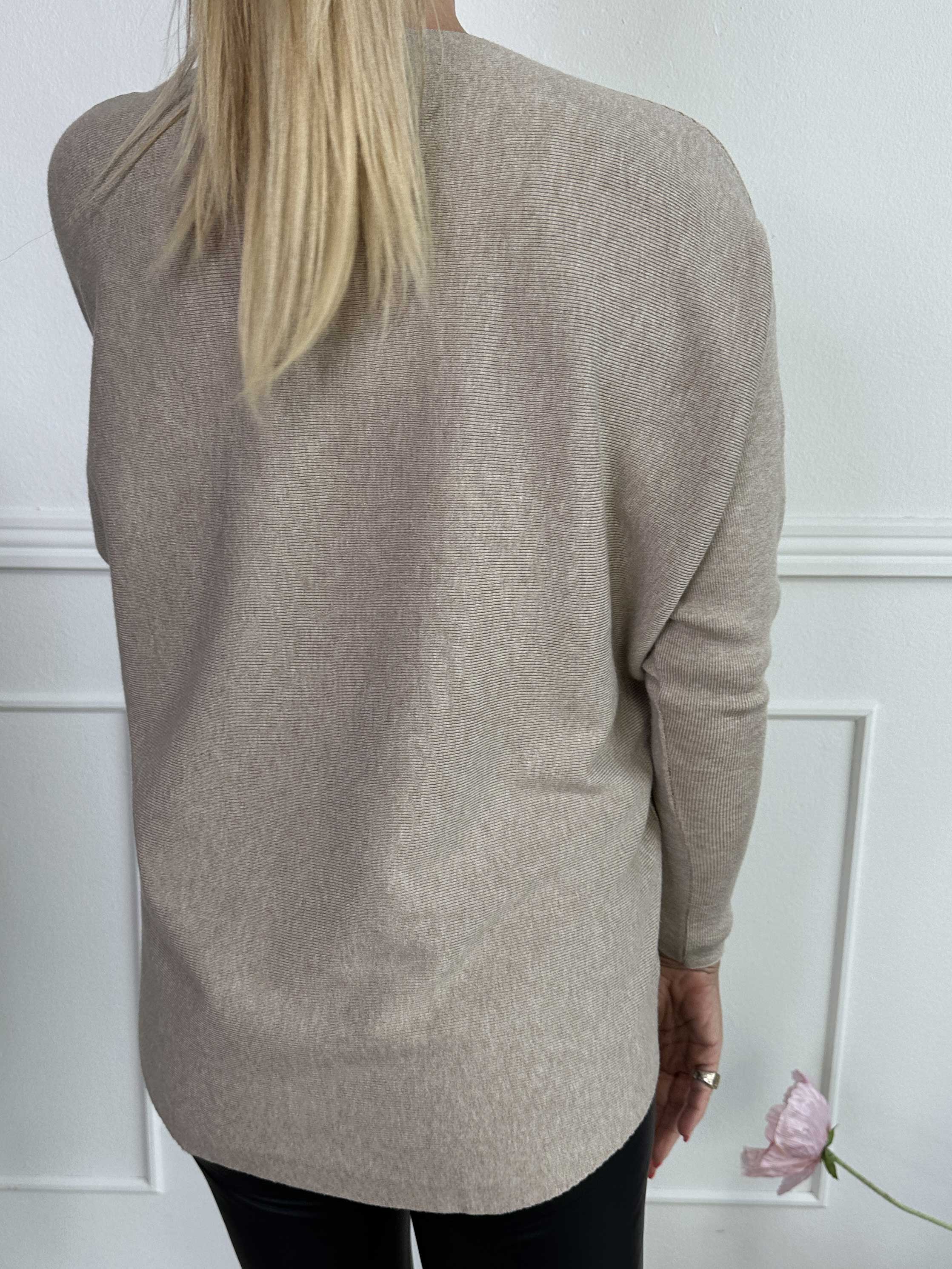 Rin - Blød strikbluse med similisten