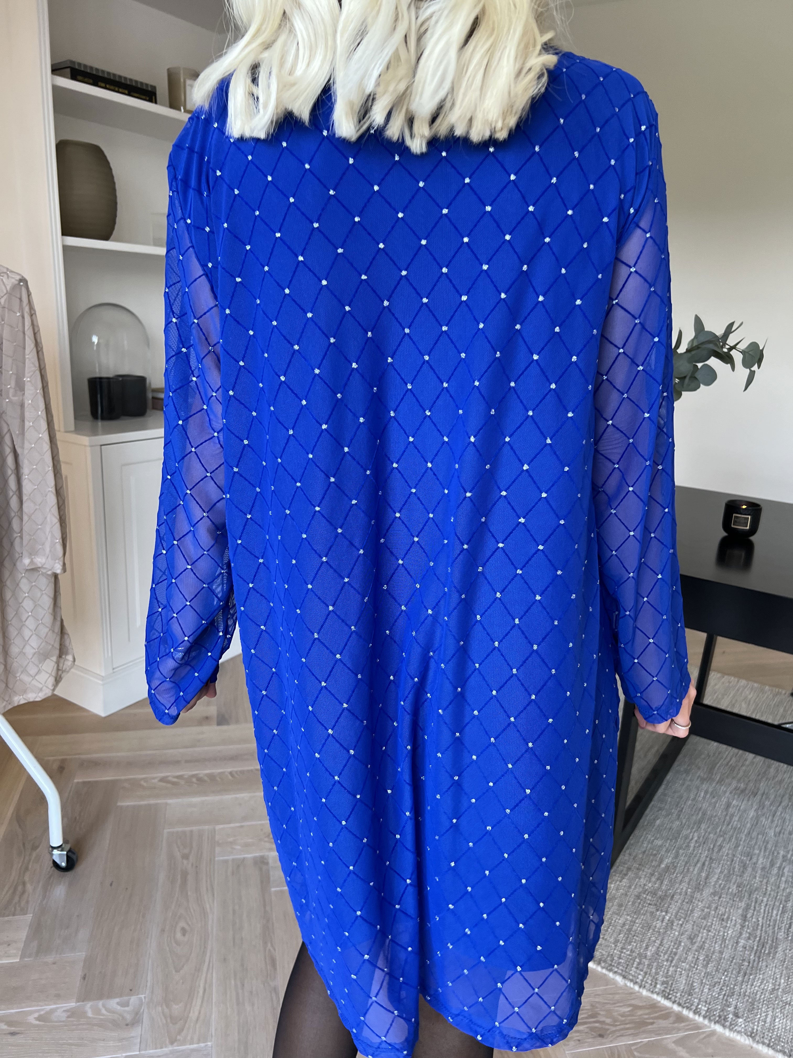 Ritte - Langærmet mesh kjole med glimmer detaljer