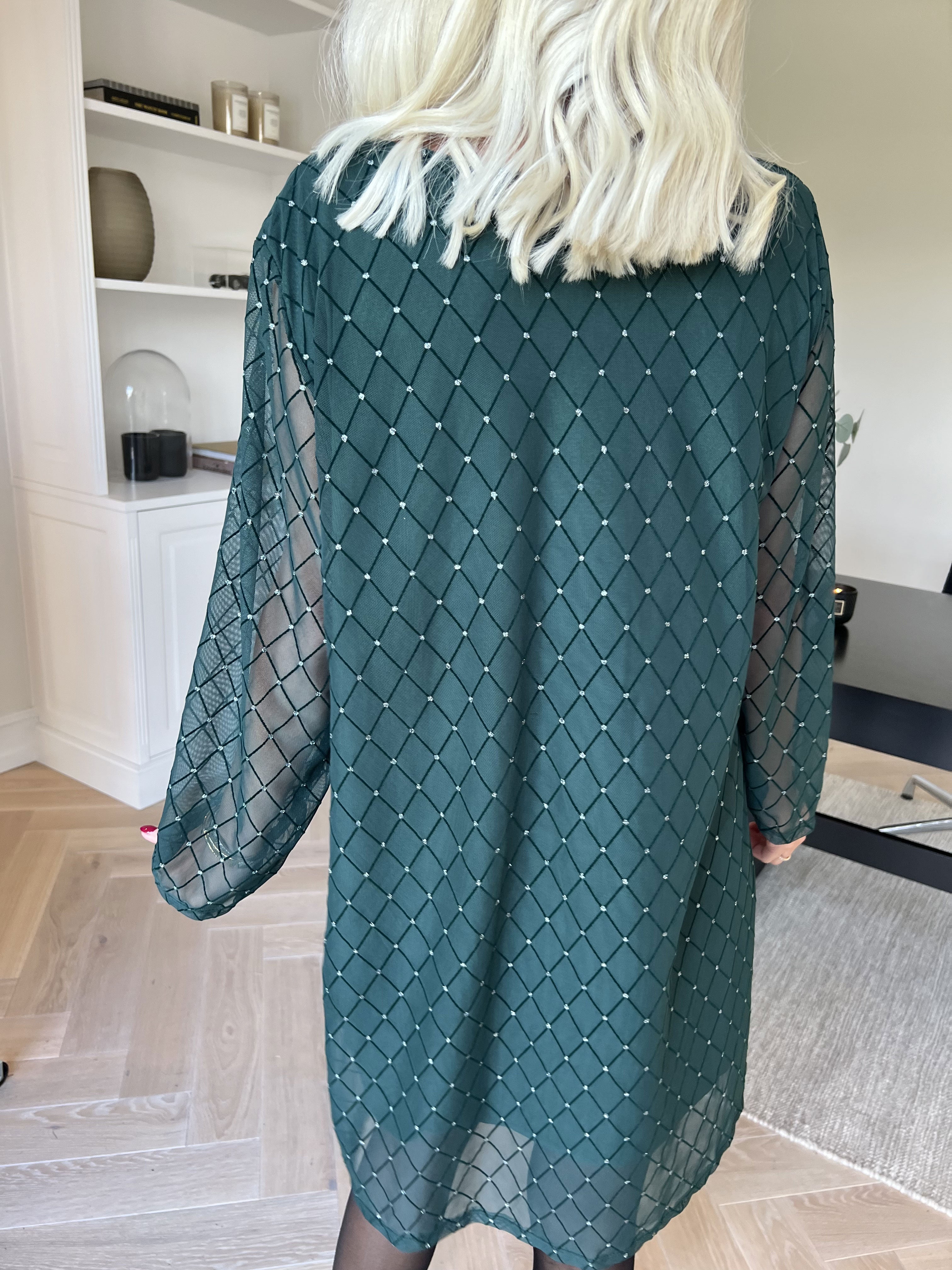 Ritte - Langærmet mesh kjole med glimmer detaljer
