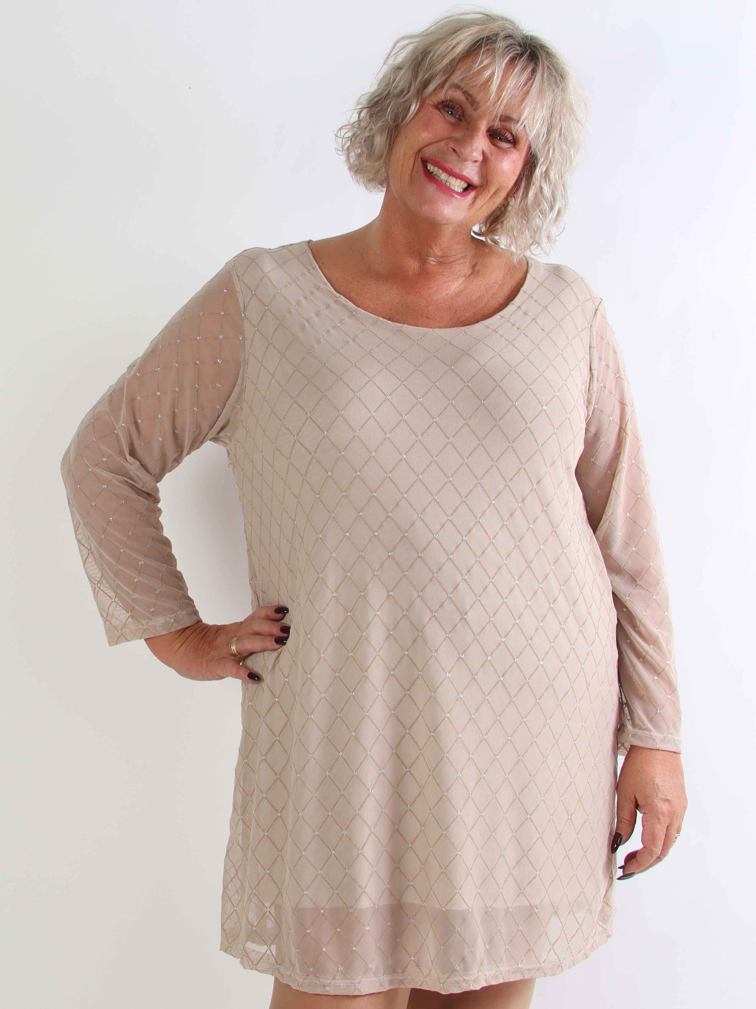 Ritte - Langærmet plus size mesh kjole med glimmer detaljer