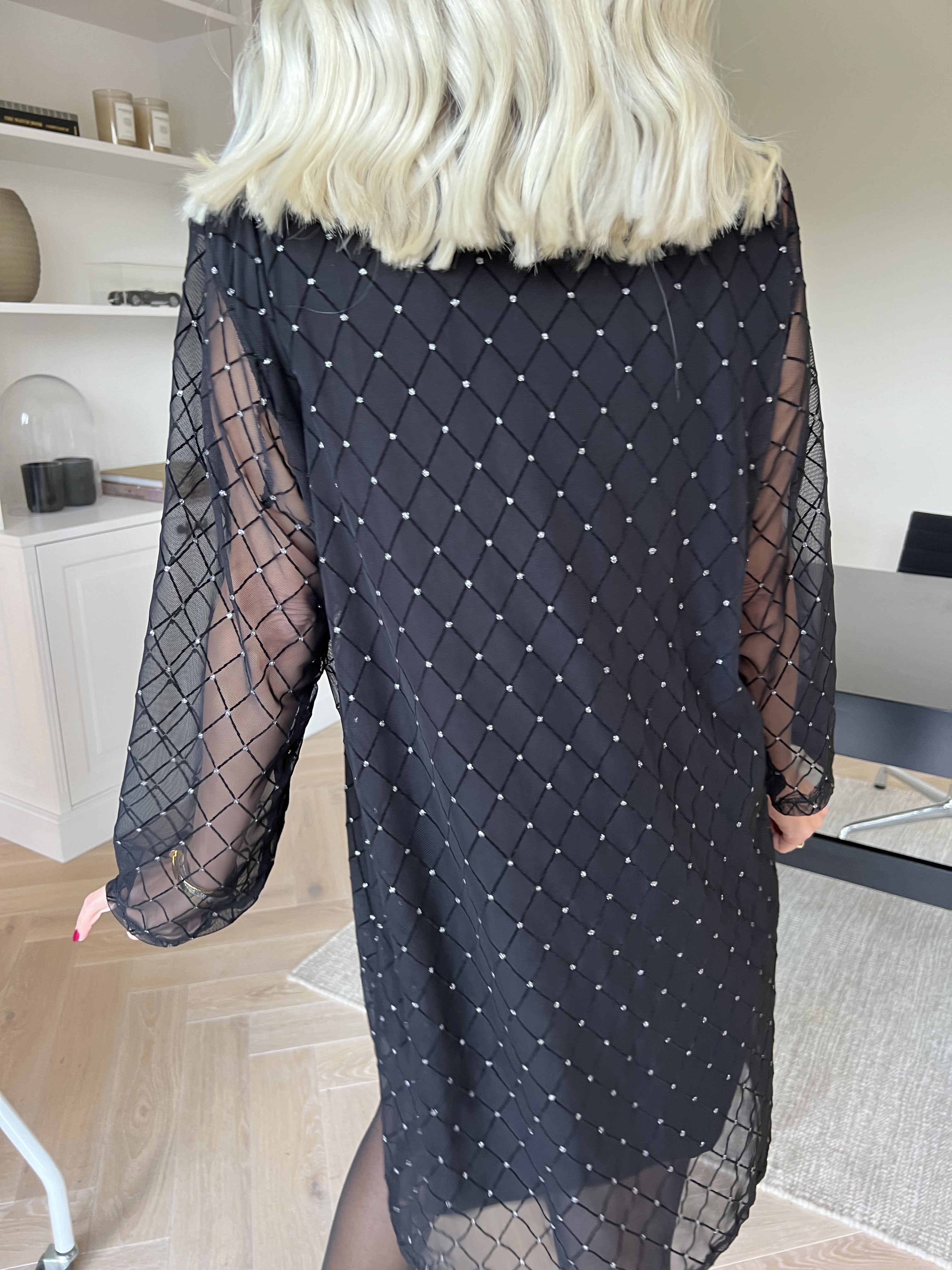 Ritte - Langærmet mesh kjole med glimmer detaljer