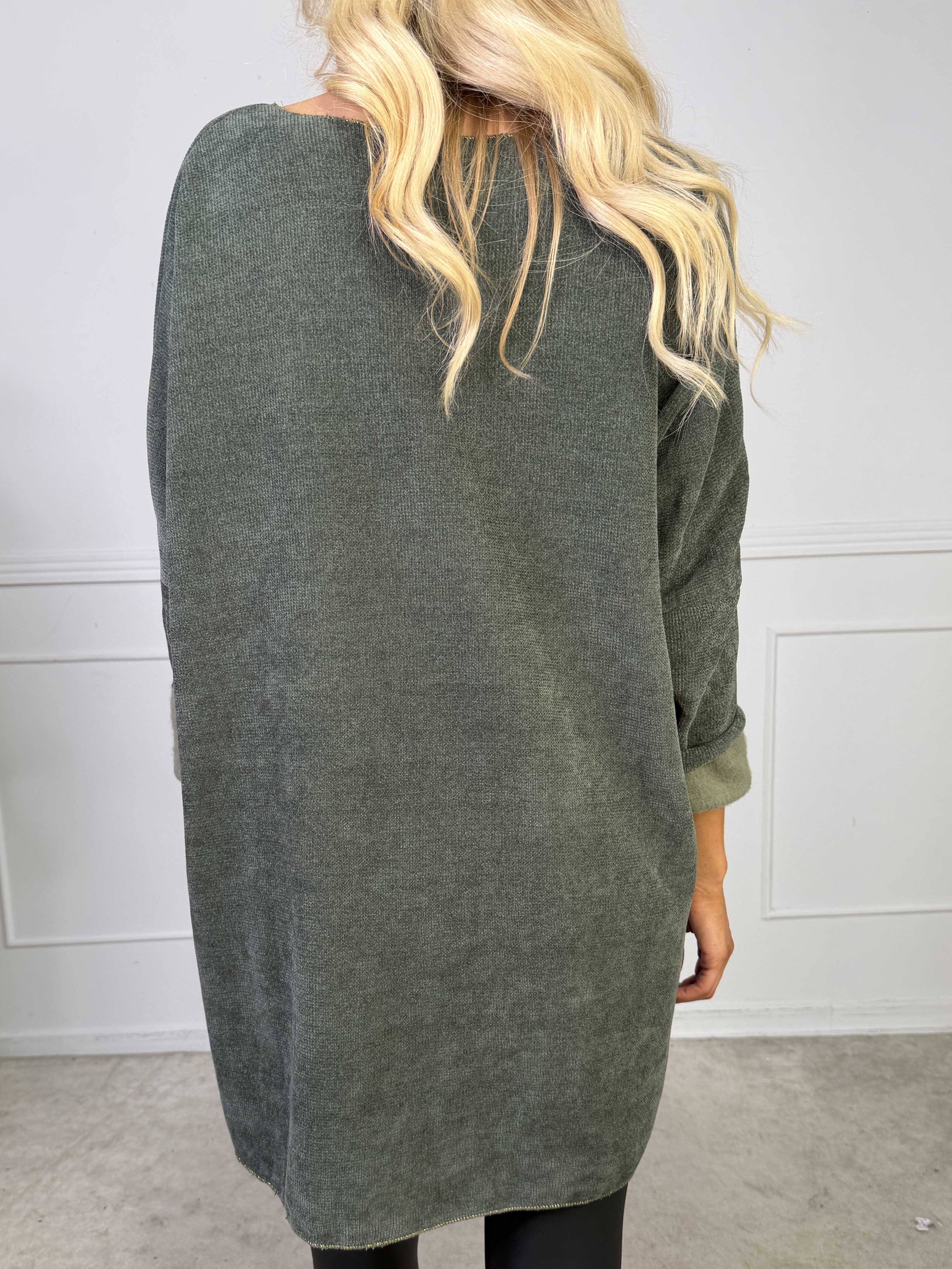 Rocka - Kort kjole i blød strik med motiv