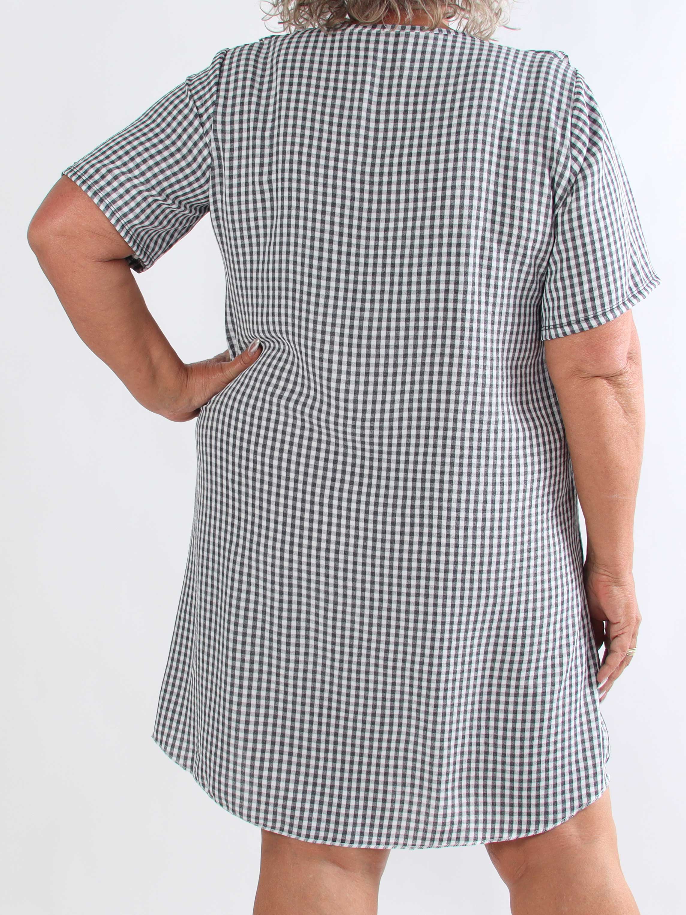 Roma - Stilfuld ternet plus size tunikakjole i let viskoseblanding