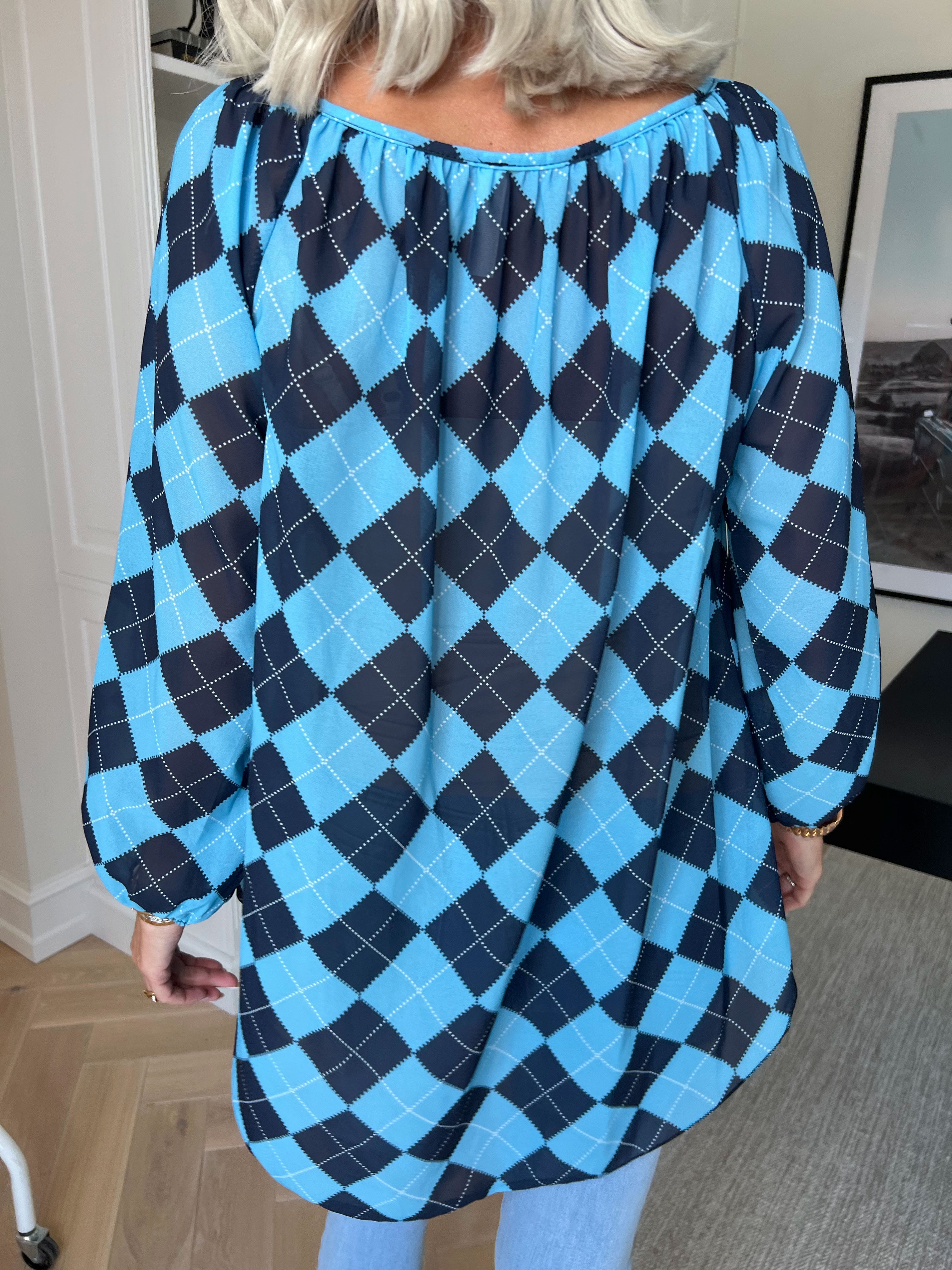 Romana - Fin ternet tunika i chiffon