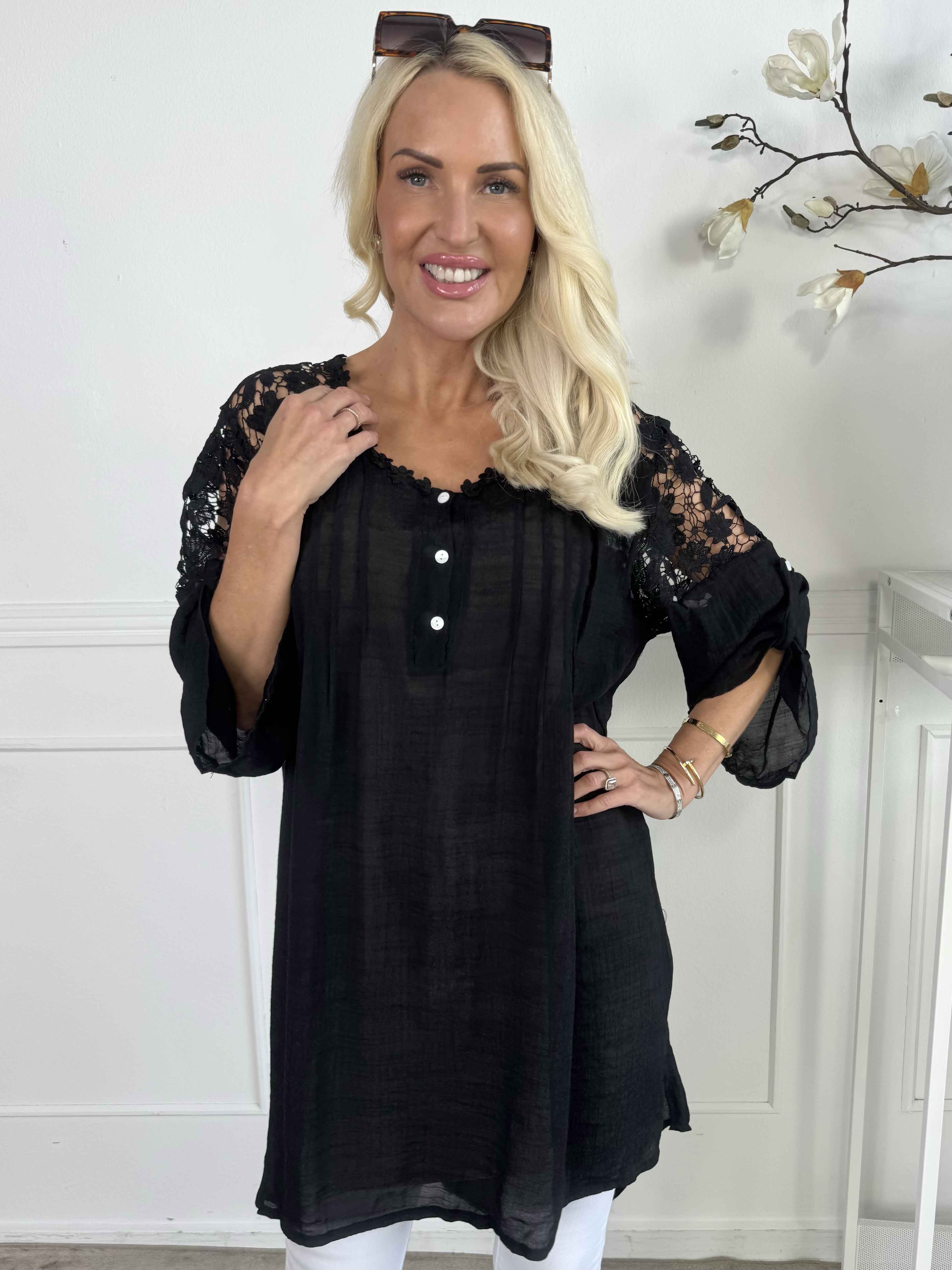 Rosalie - Sød feminin tunika med broderet ryg