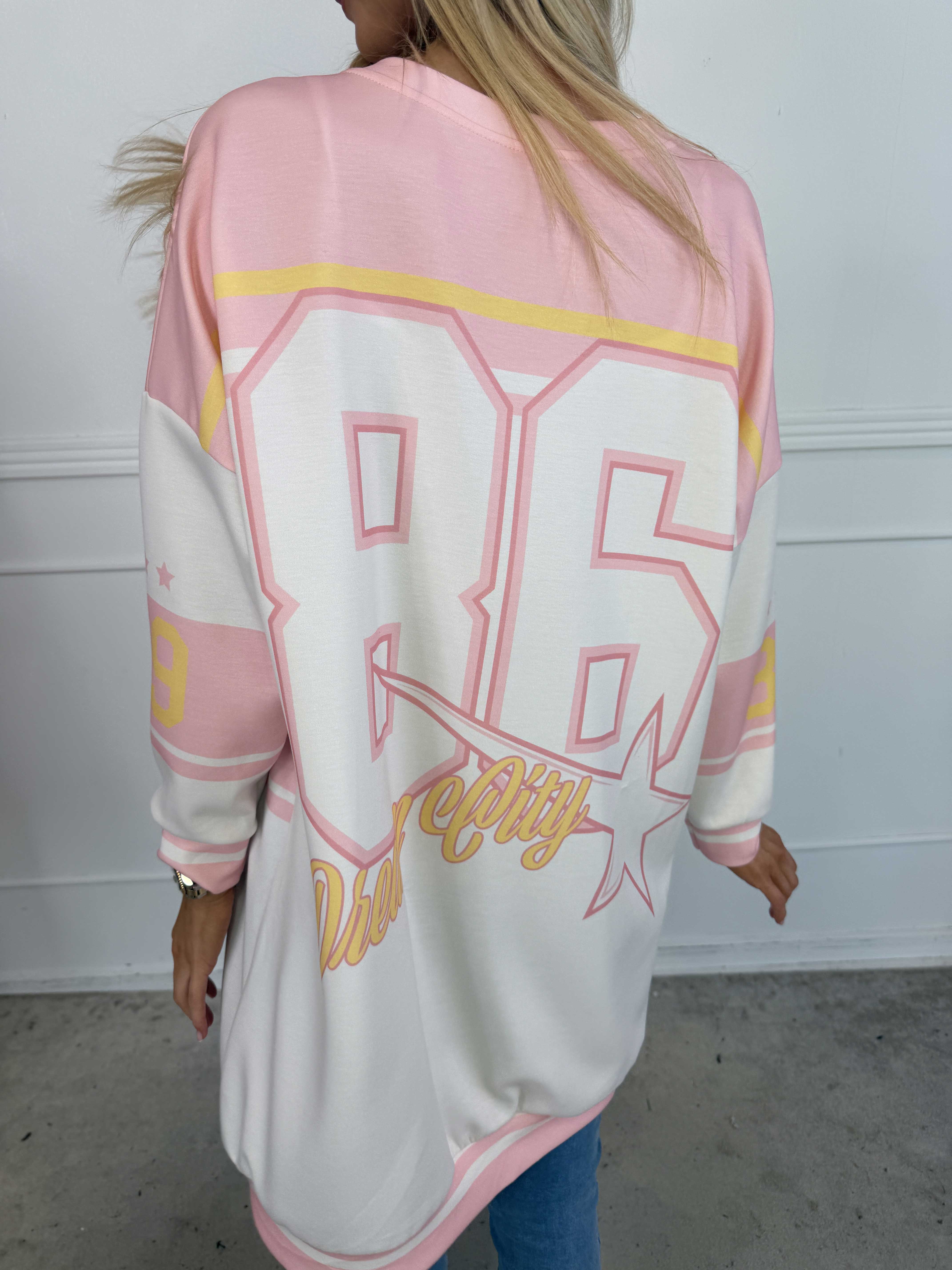 Rosaria - Joggingkjole med New York stående på brystet