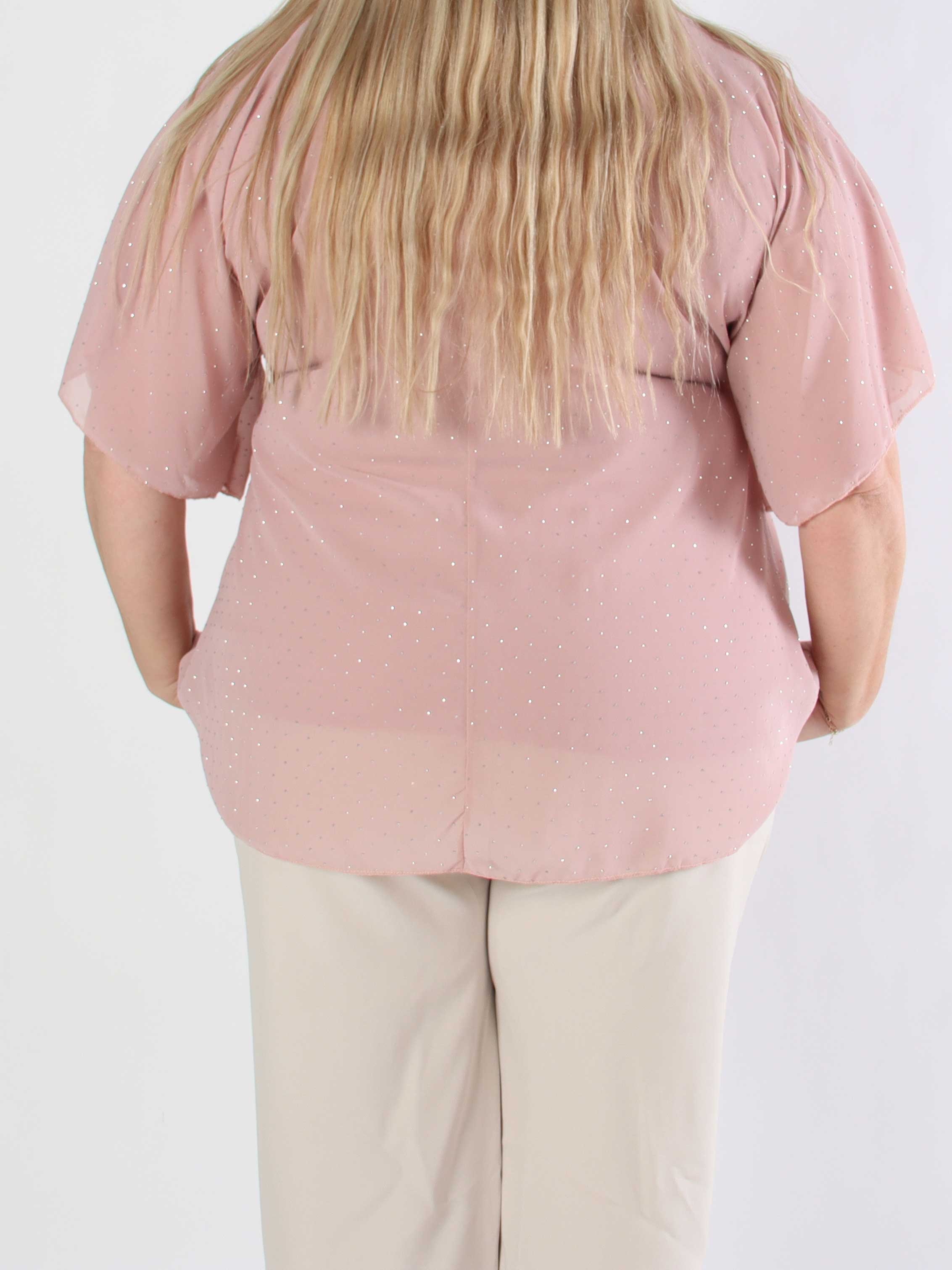 Rosie - Plus size viskose bluse med chiffonlag og similisten