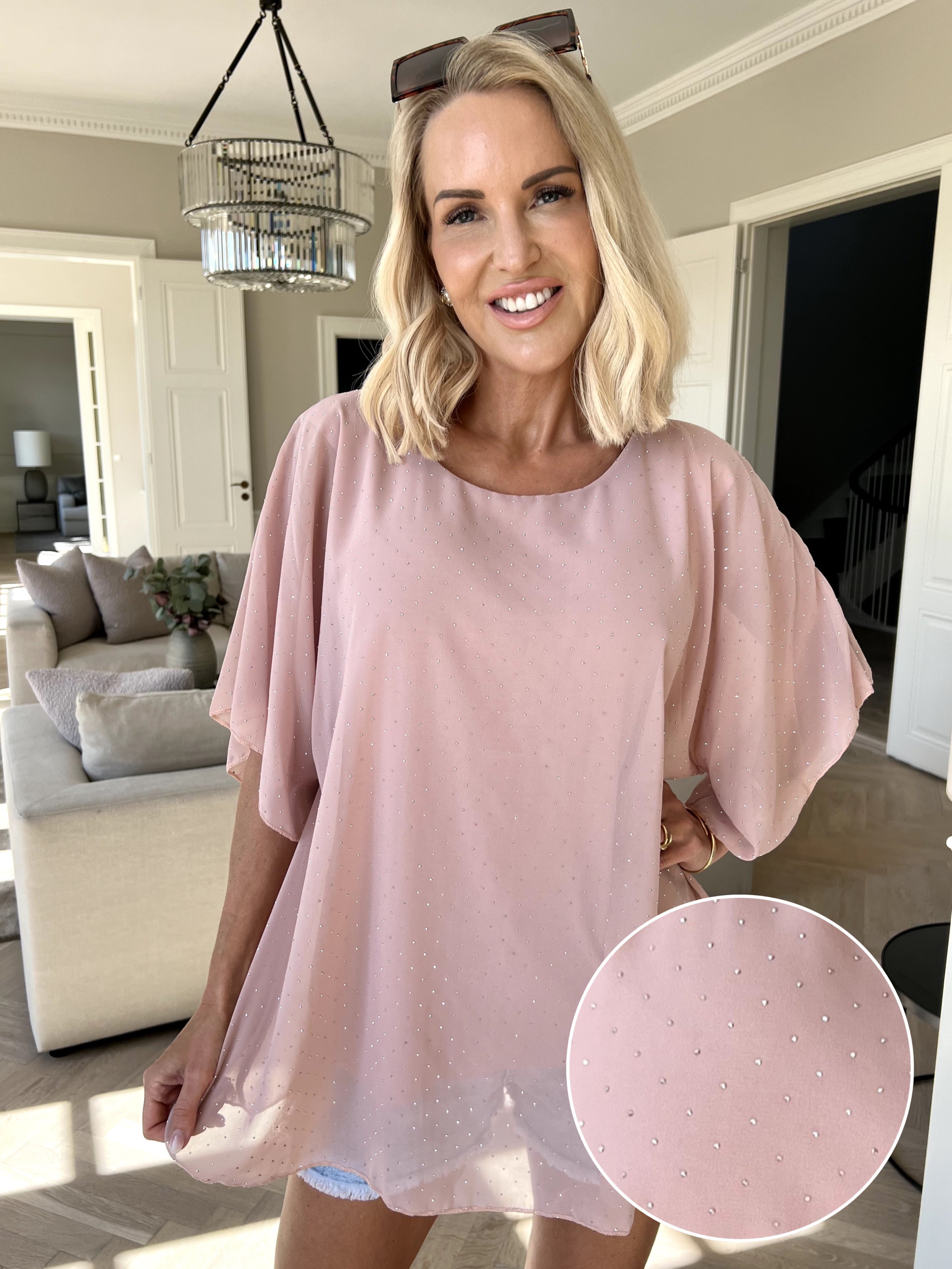 Rosie - Sød viskose bluse med chiffonlag og similisten