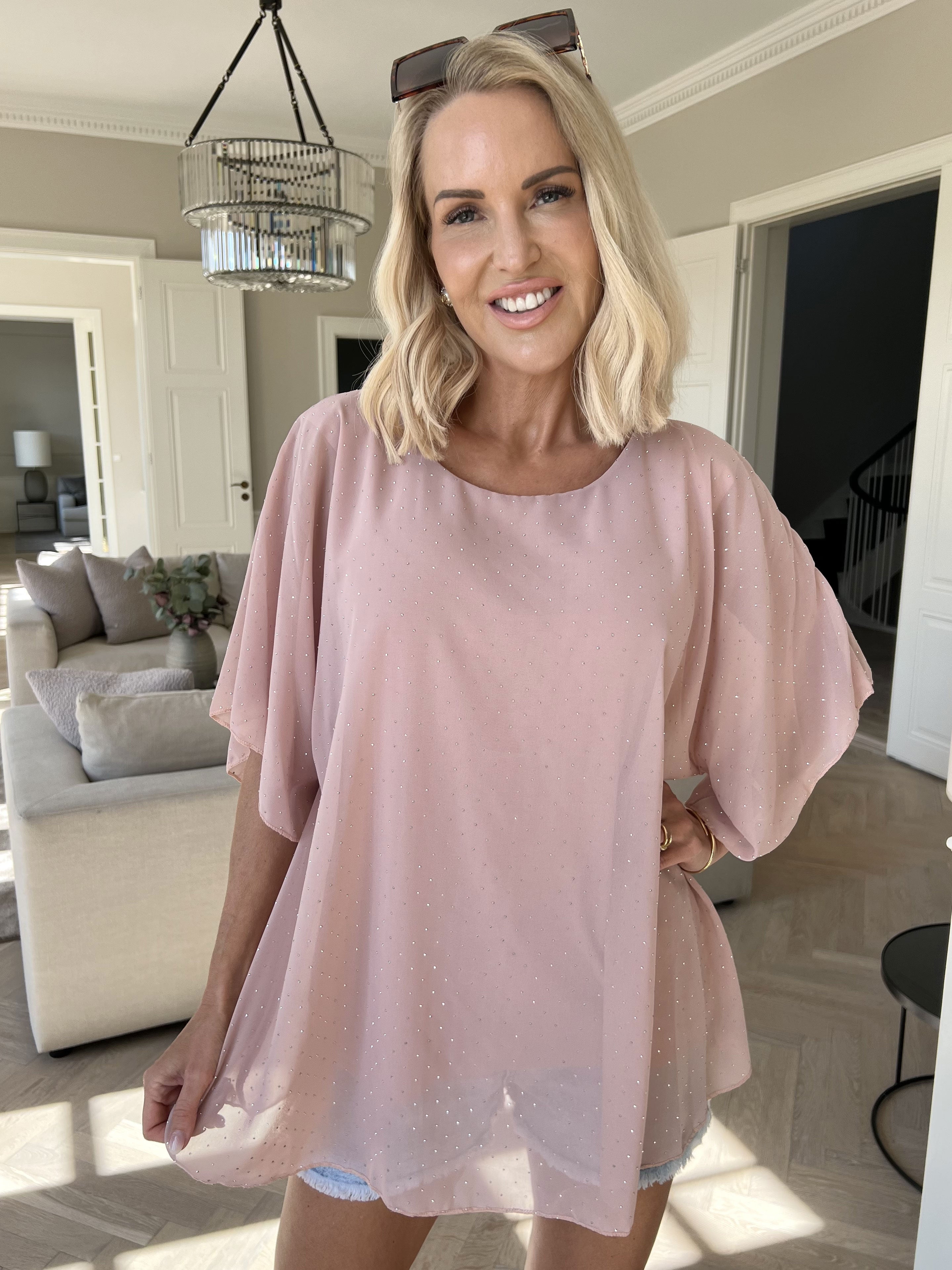 Rosie - Sød viskose bluse med chiffonlag og similisten