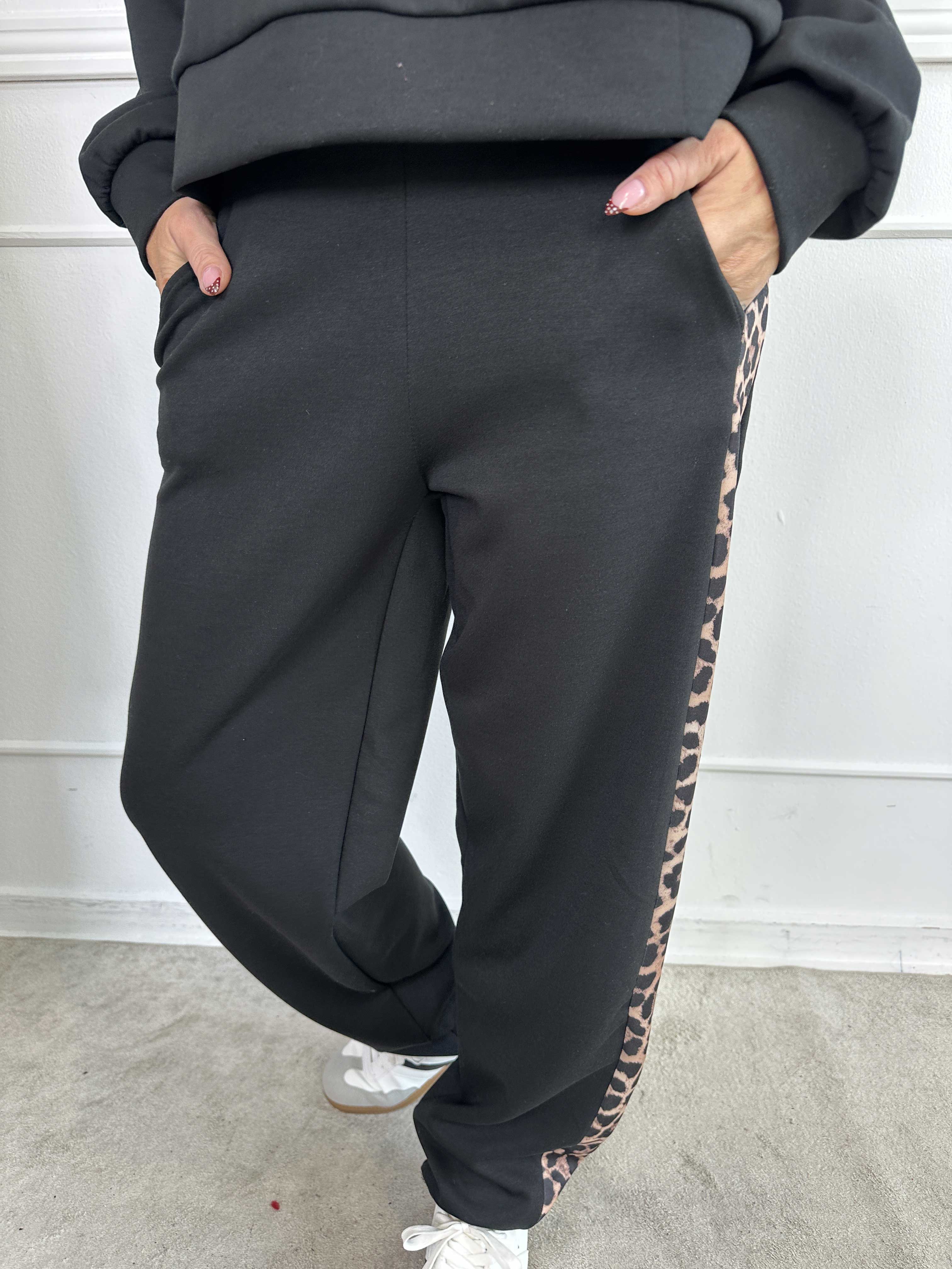 Rosita - Joggingsæt med striber af leopardprint