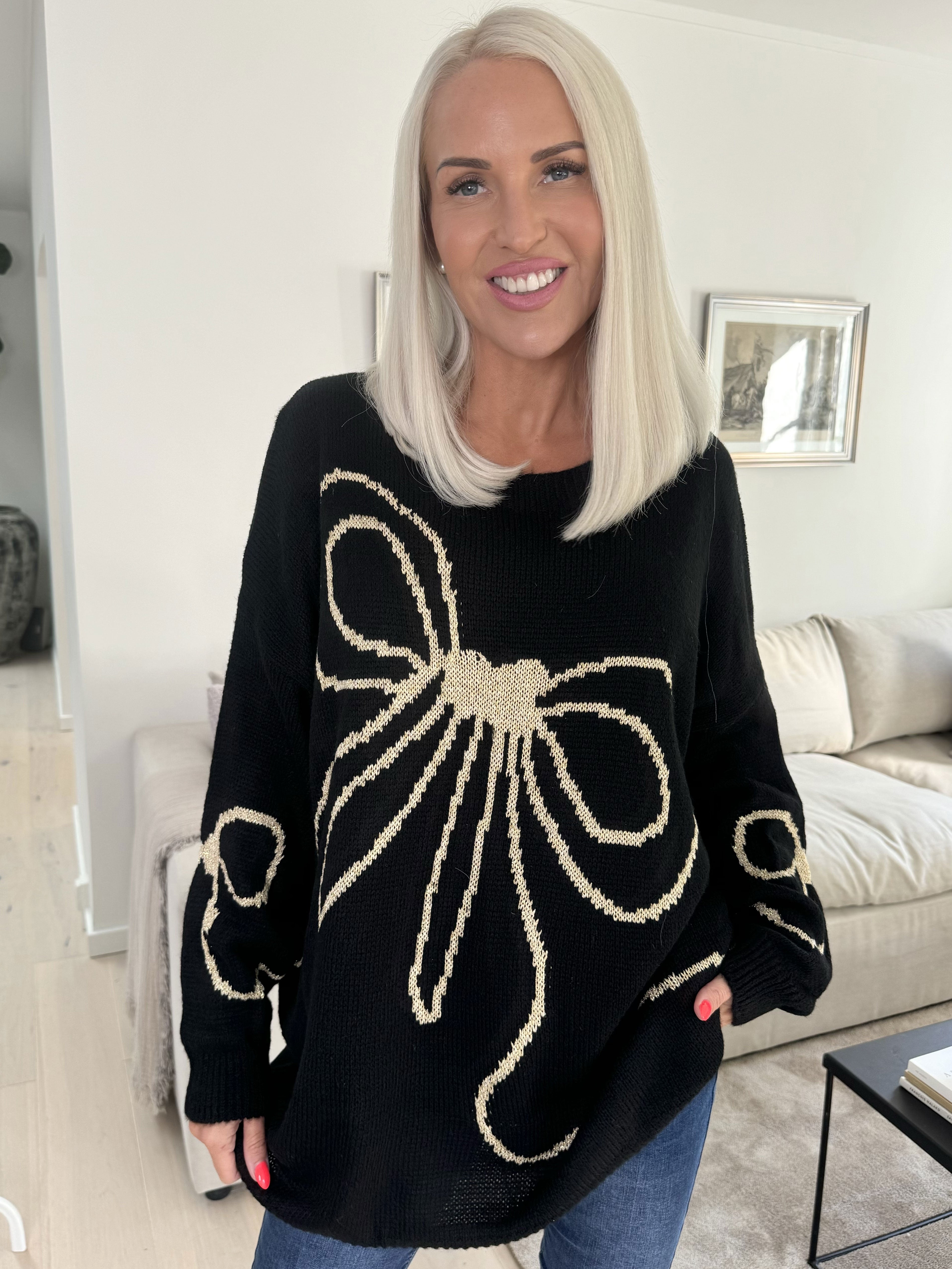 Ruby - Striktrøje med uld og sløjfe i guldtråde