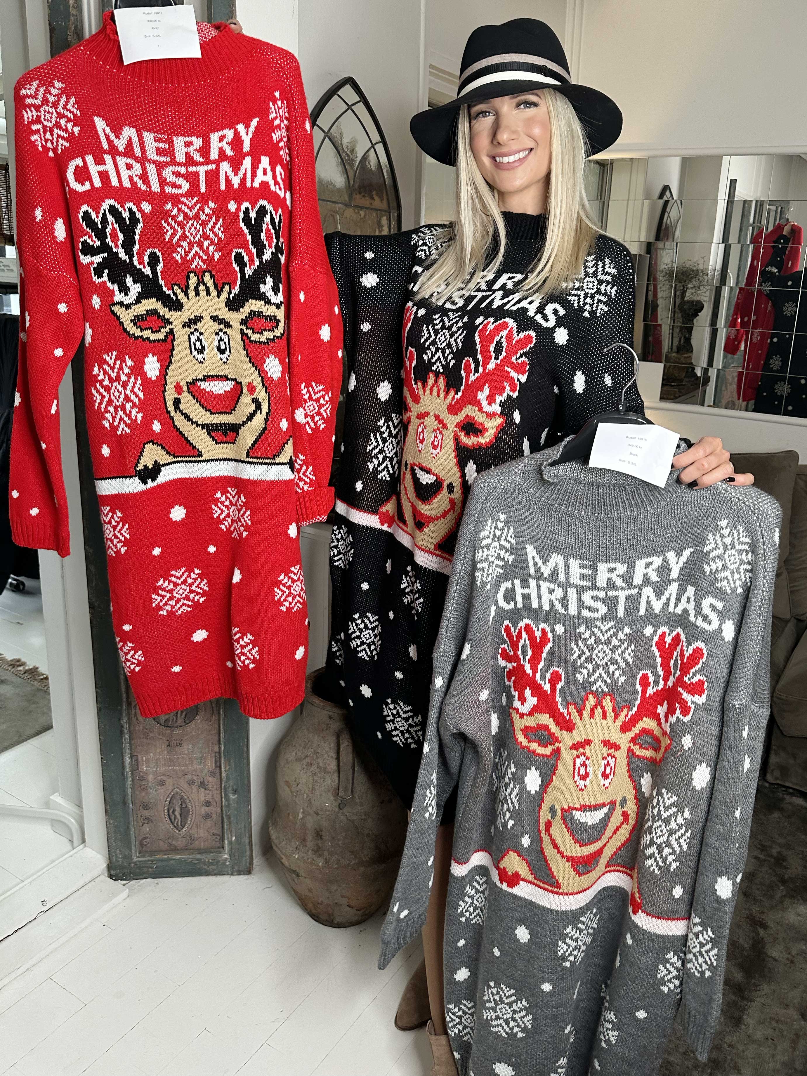 Rudolf - Julestrikkjole med snefnug og rudolf motiv