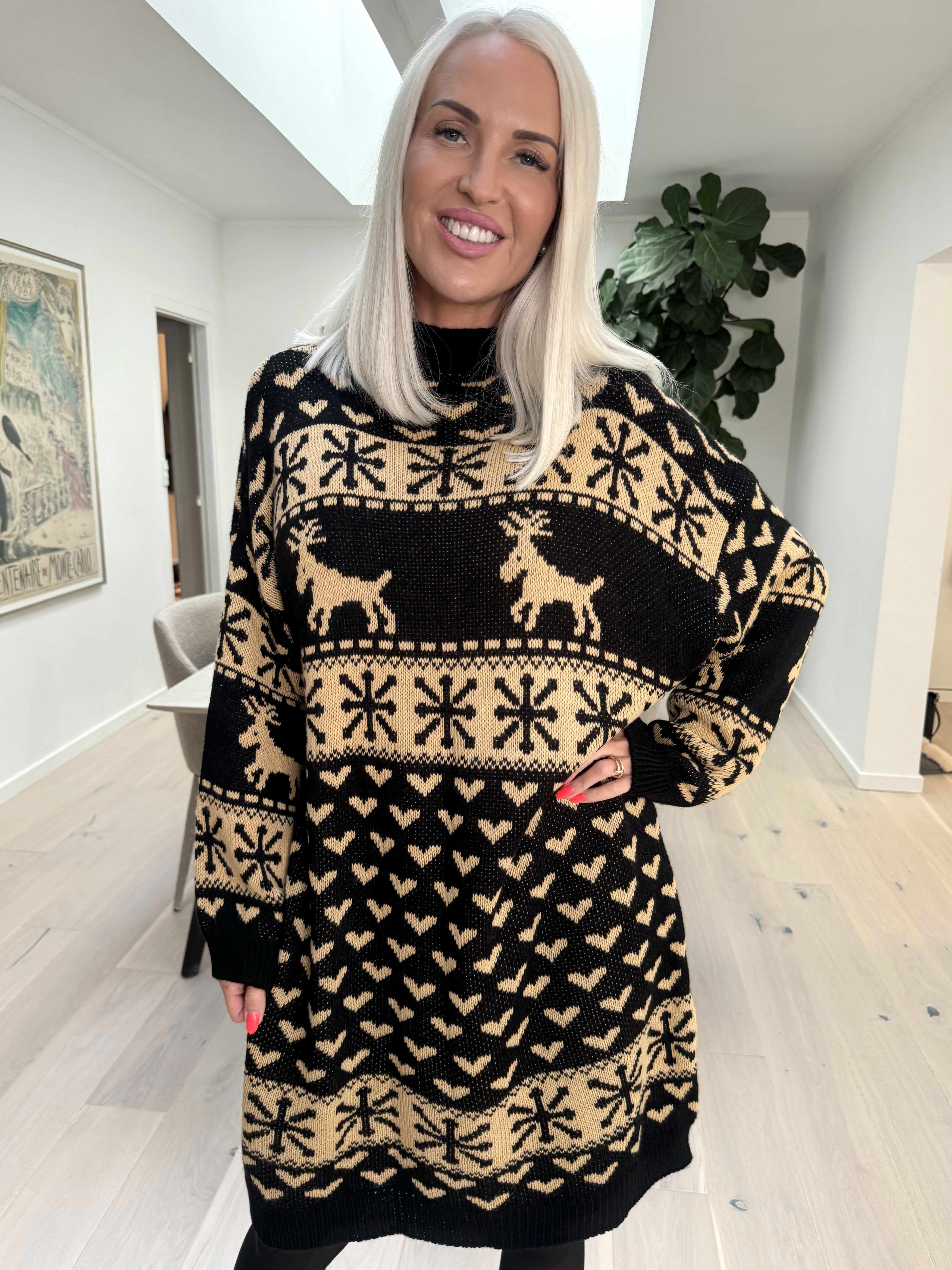 Rudolf - Sød strikkjole med julemotiver