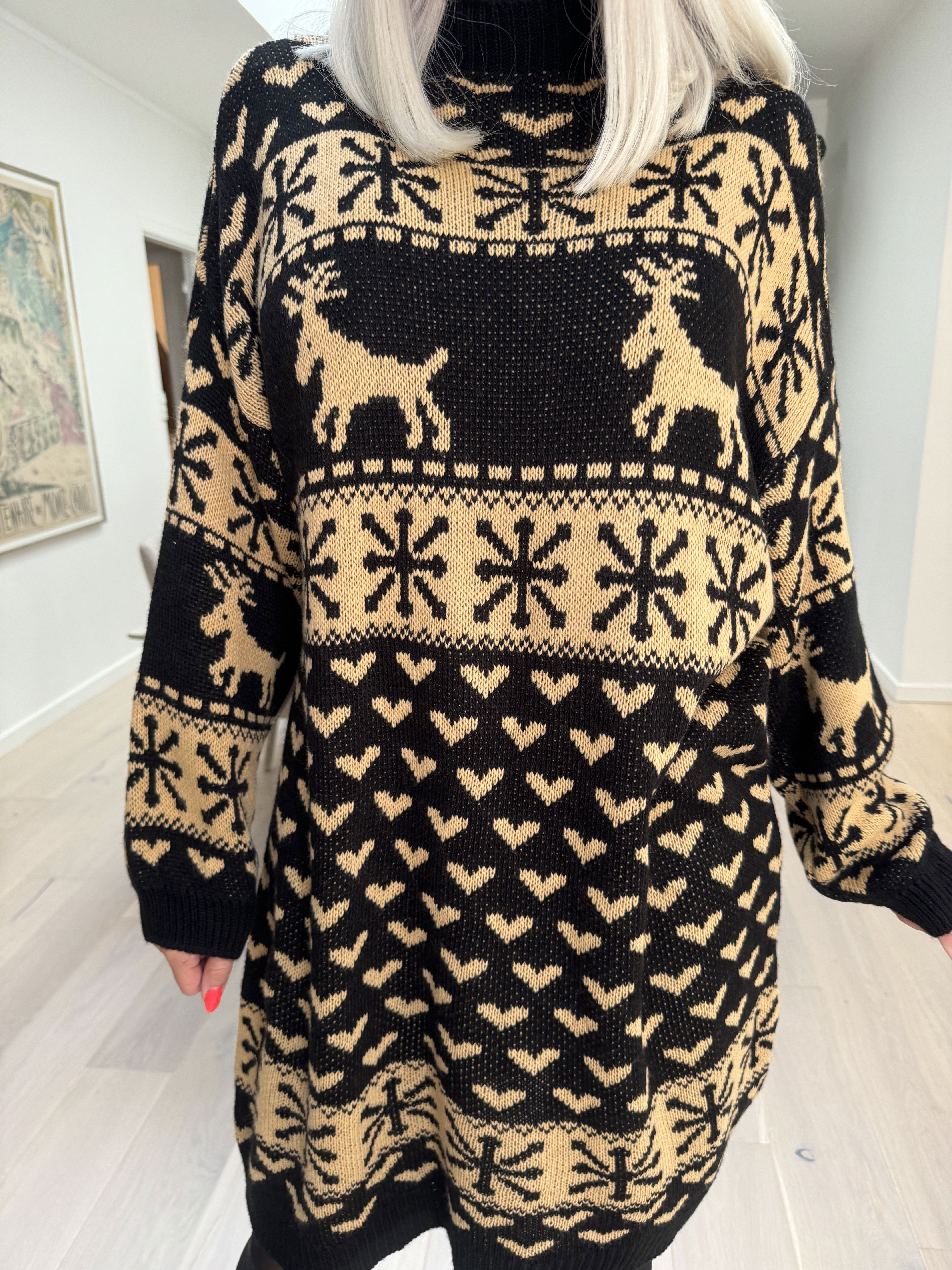 Rudolf - Sød strikkjole med julemotiver