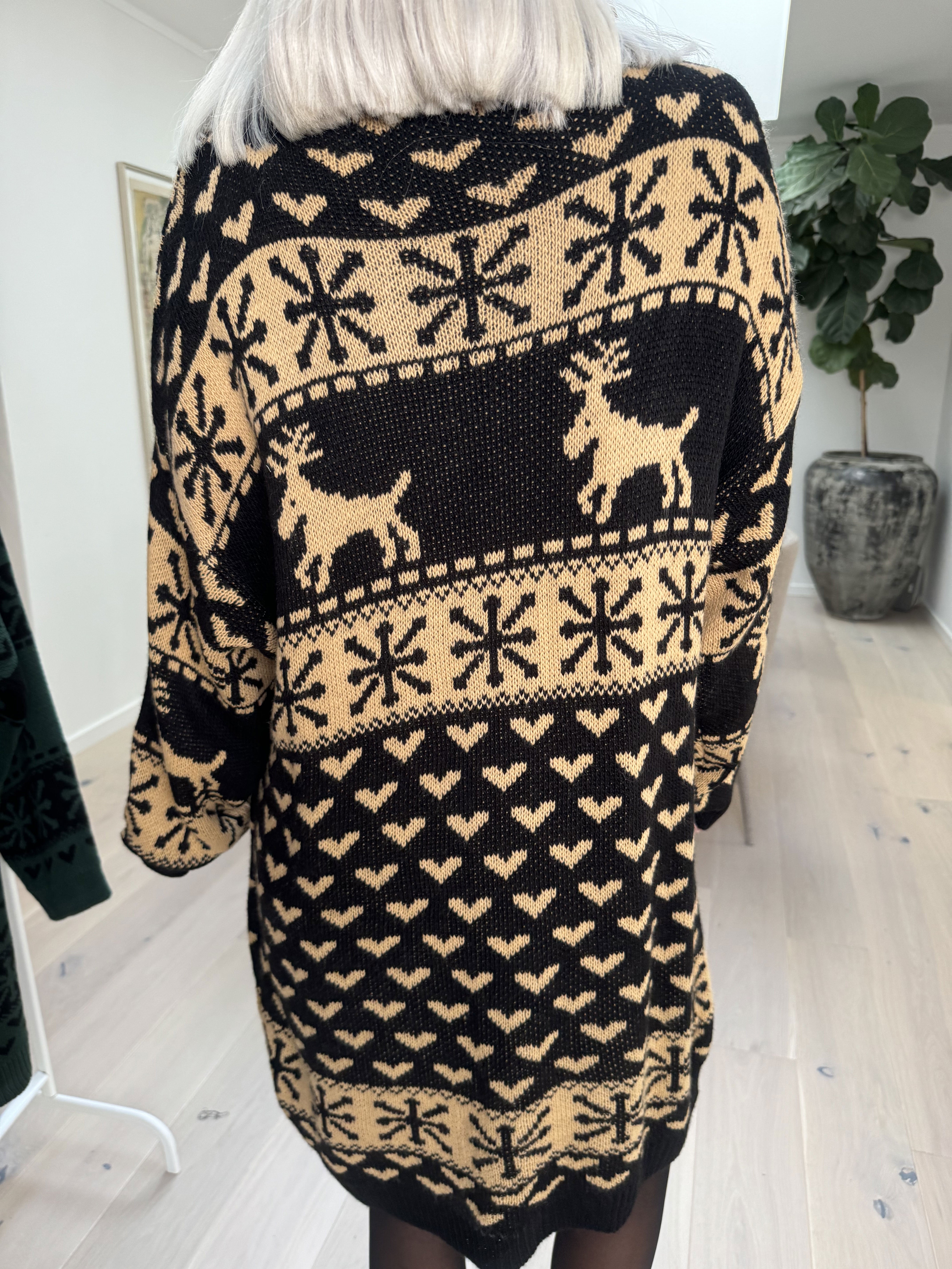 Rudolf - Sød strikkjole med julemotiver