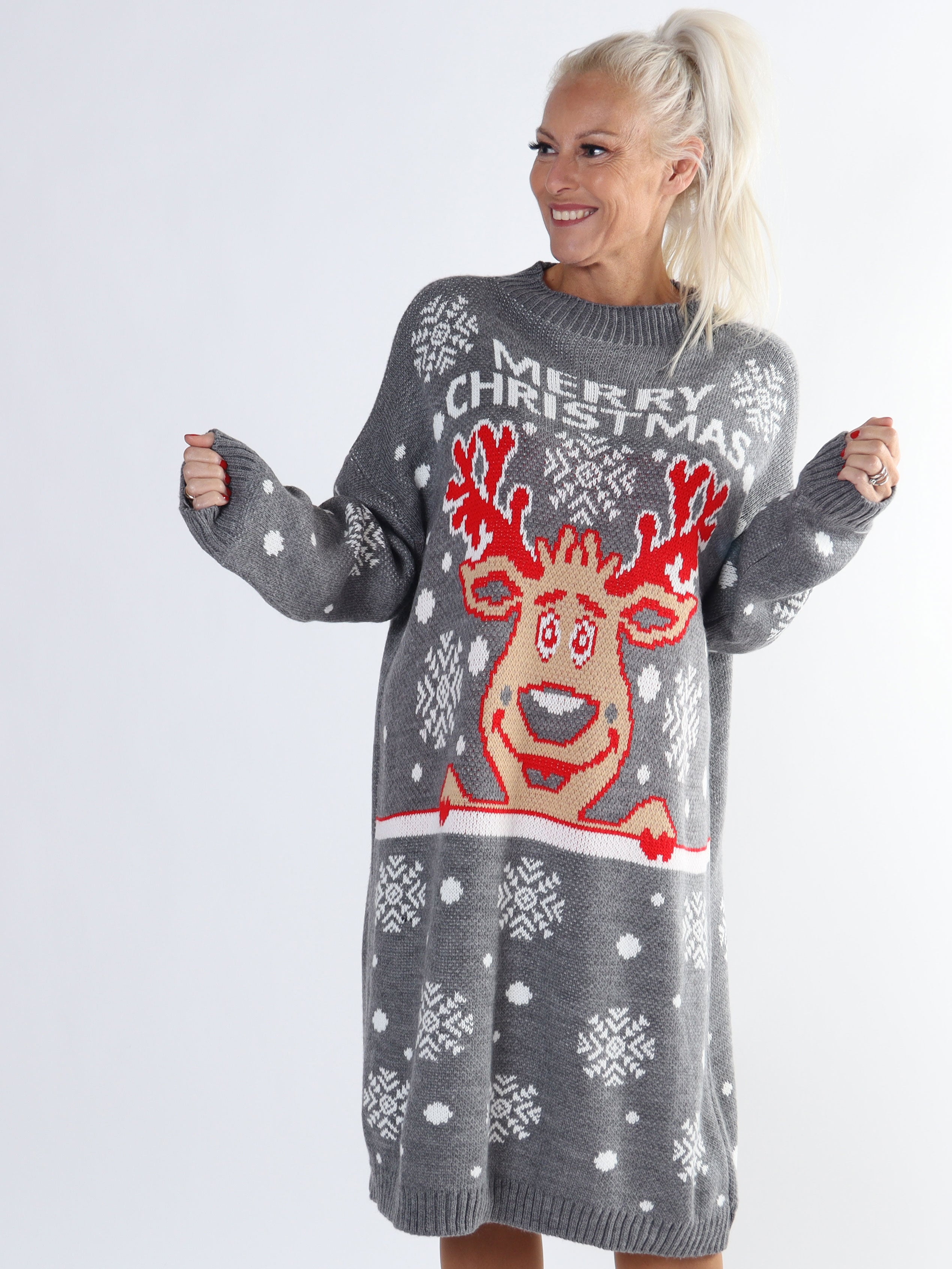 Rudolf - Plus size julestrikkjole med rudolf motiv