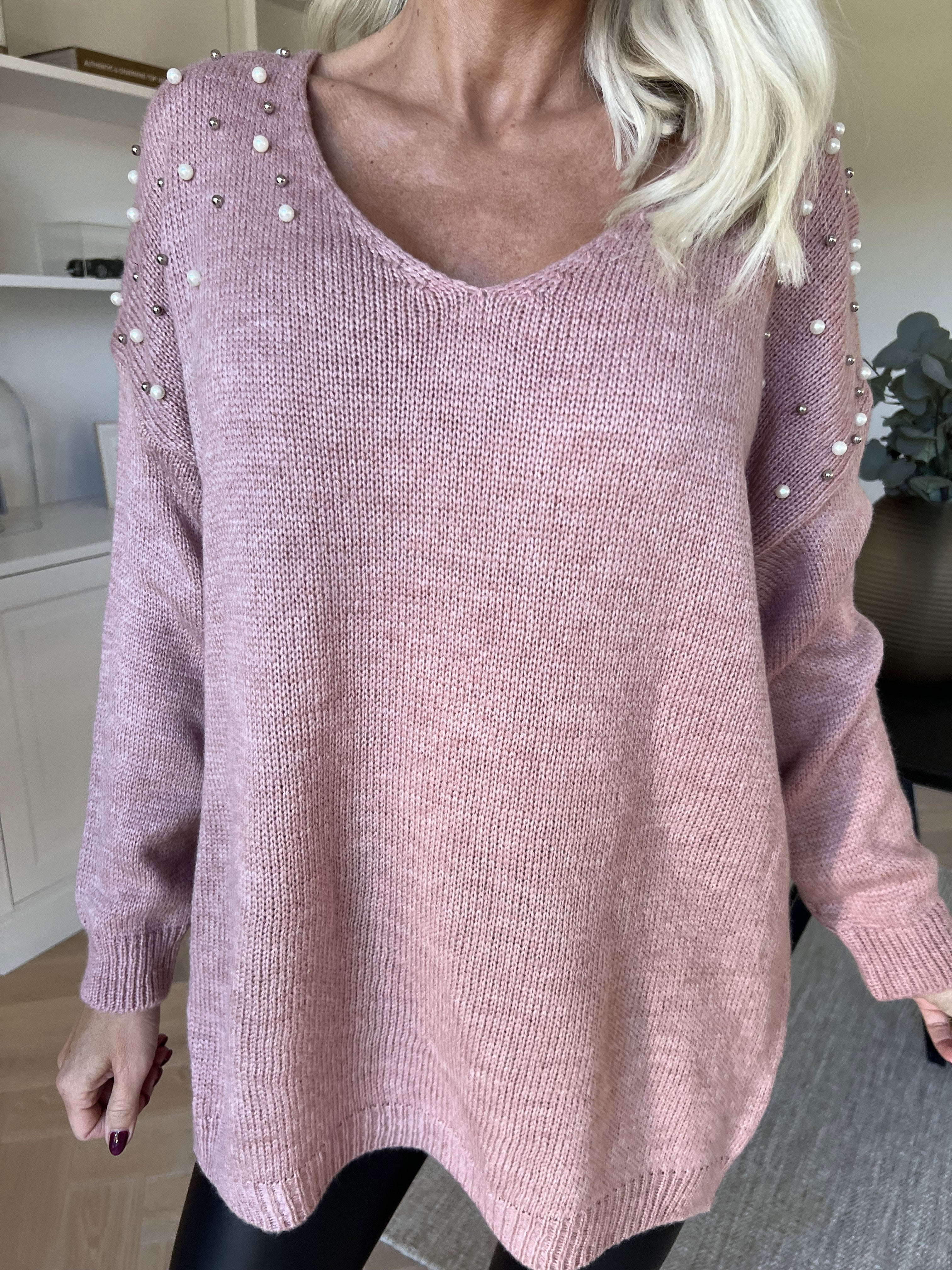 Rydika - Ensfarvet strik pyntet med fine perler