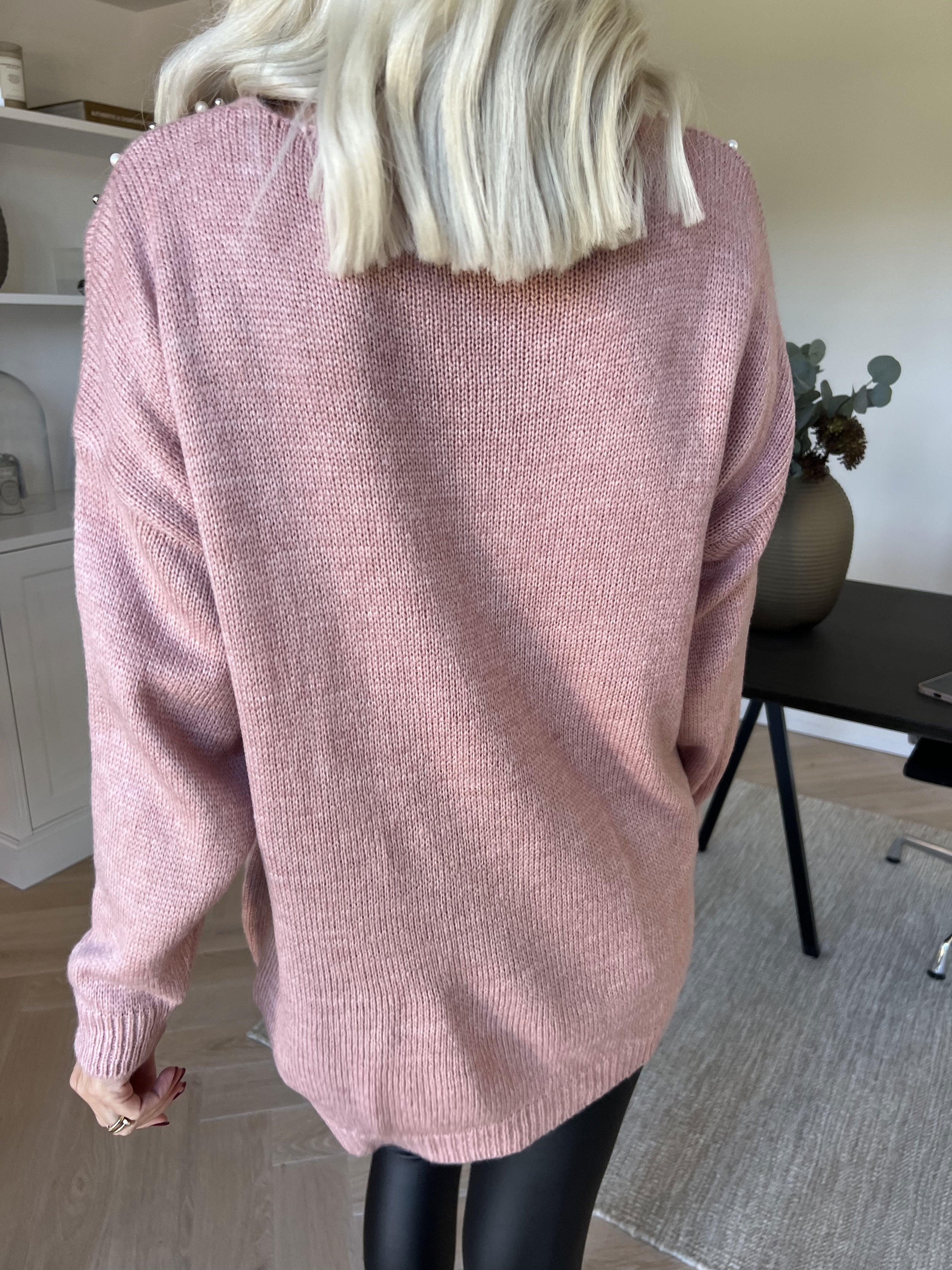 Rydika - Ensfarvet strik pyntet med fine perler