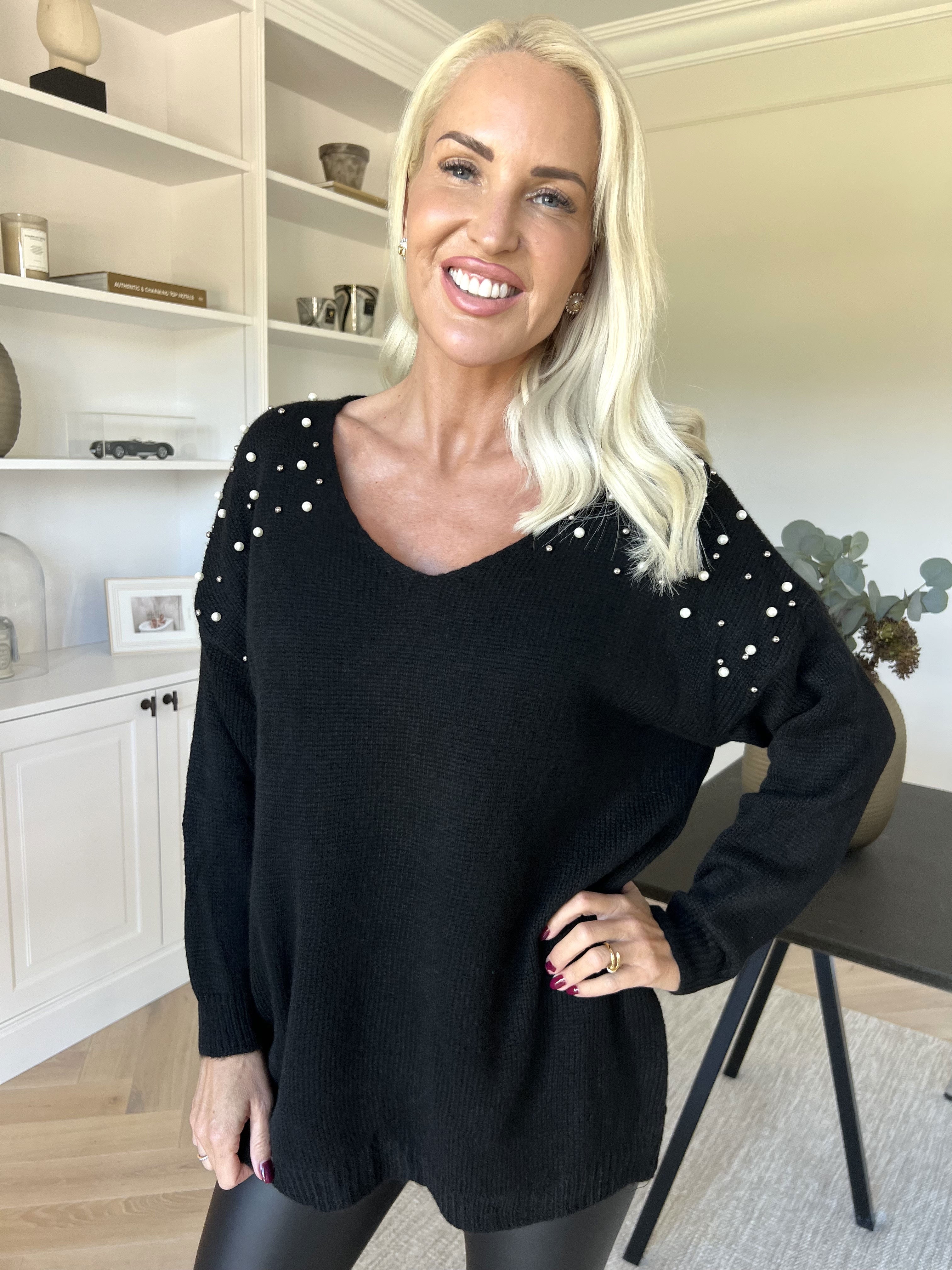 Rydika - Ensfarvet strik pyntet med fine perler