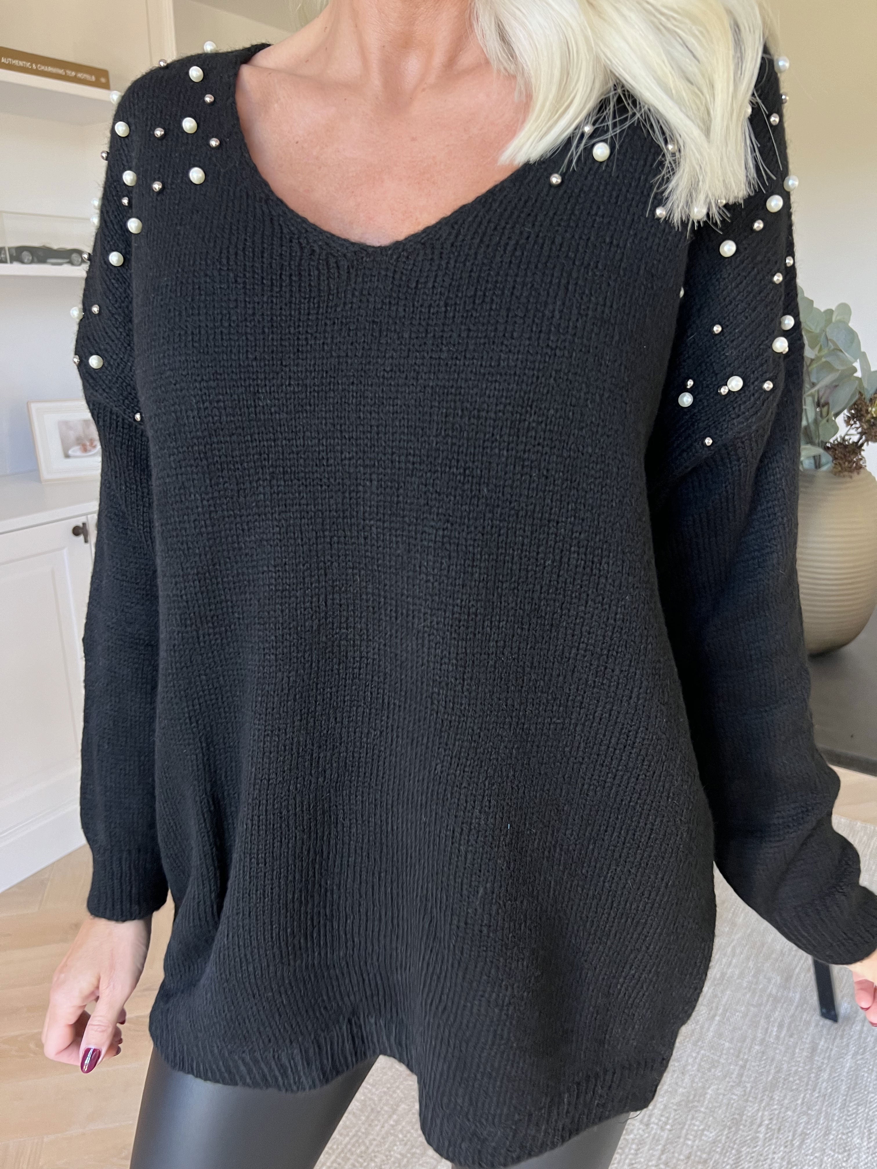 Rydika - Ensfarvet strik pyntet med fine perler