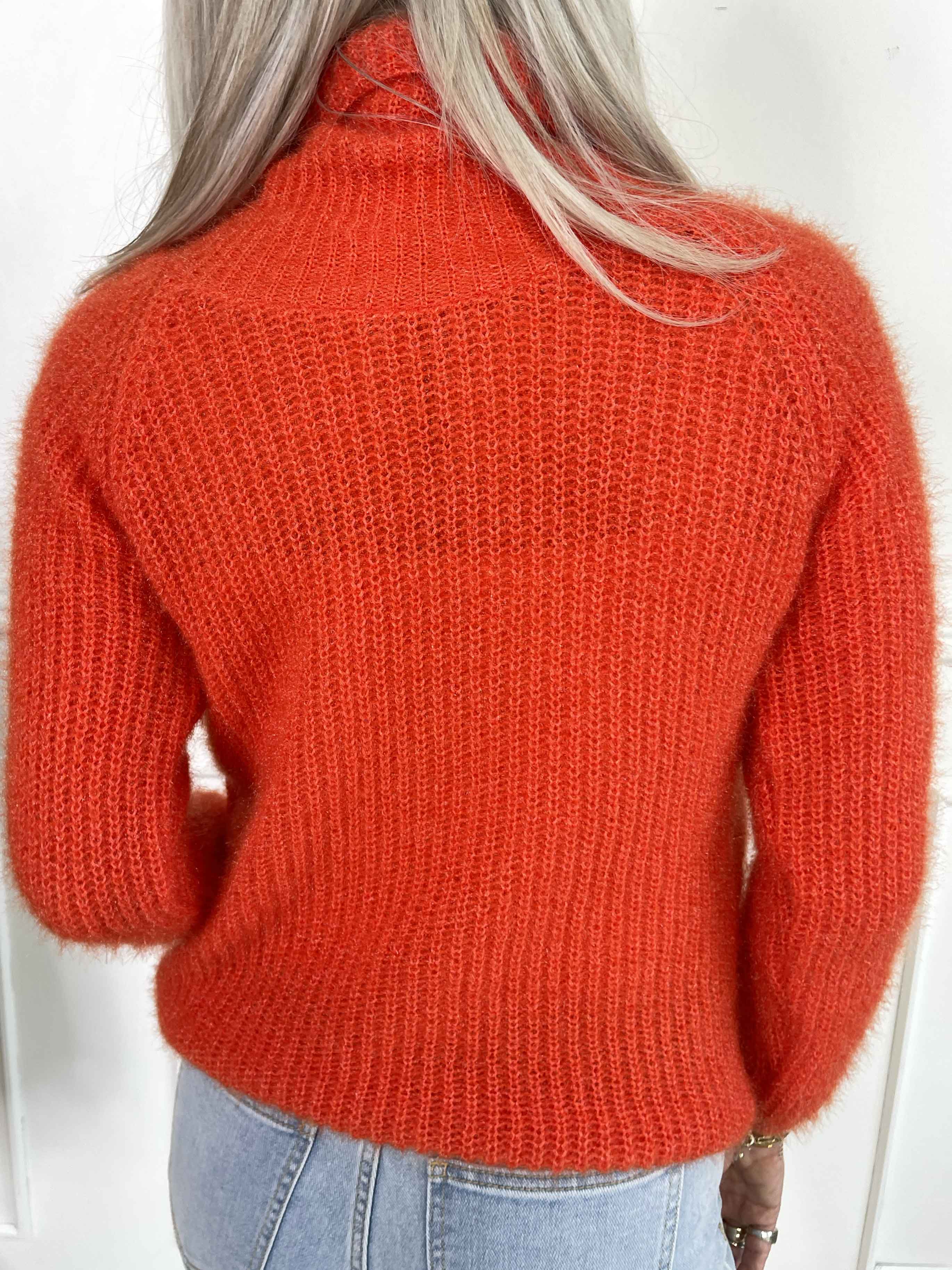 Rylie - Fluffy striktrøje med rullekrave