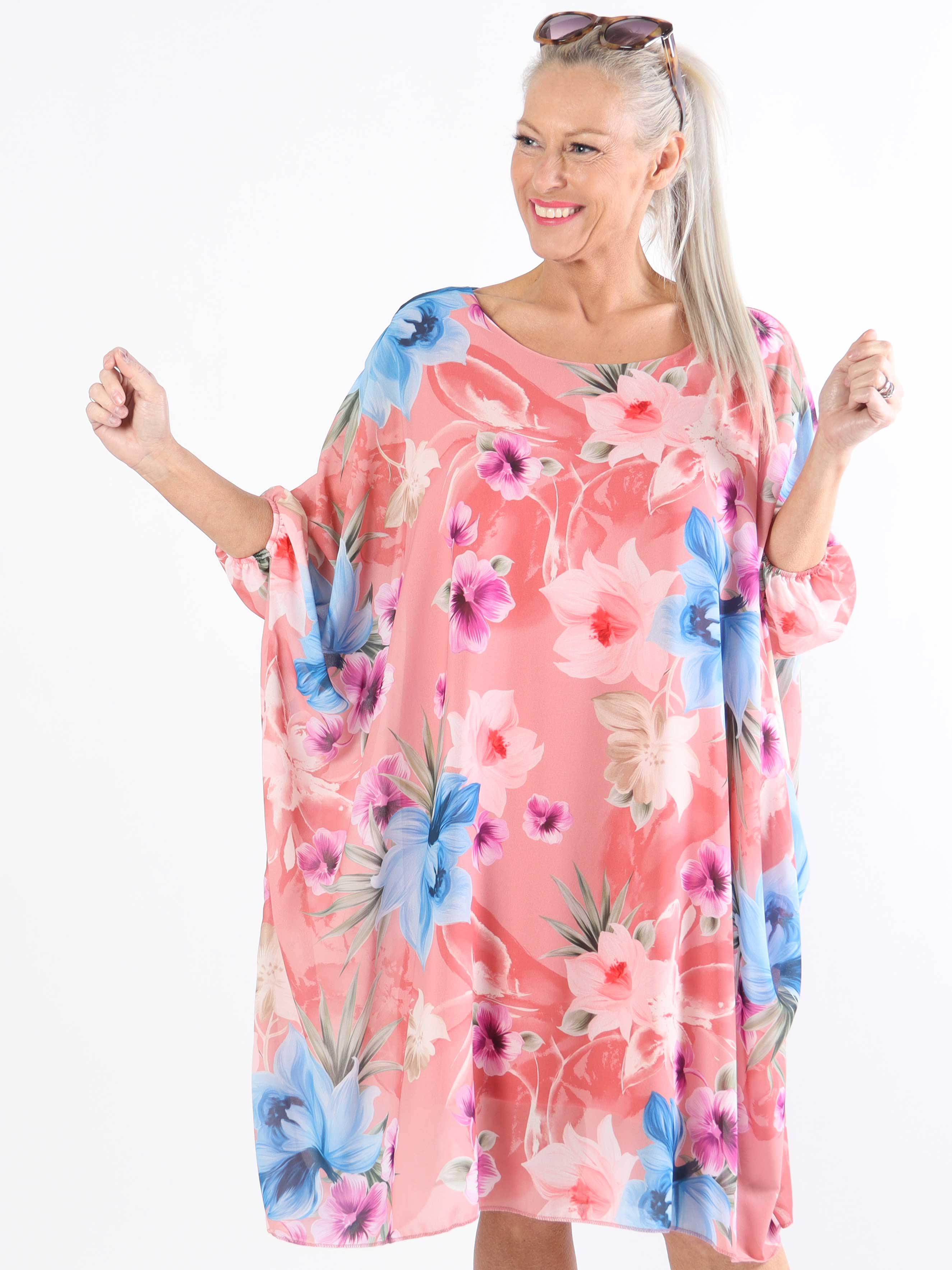 Sabine - Sød plussize kjole med flagermusærmer