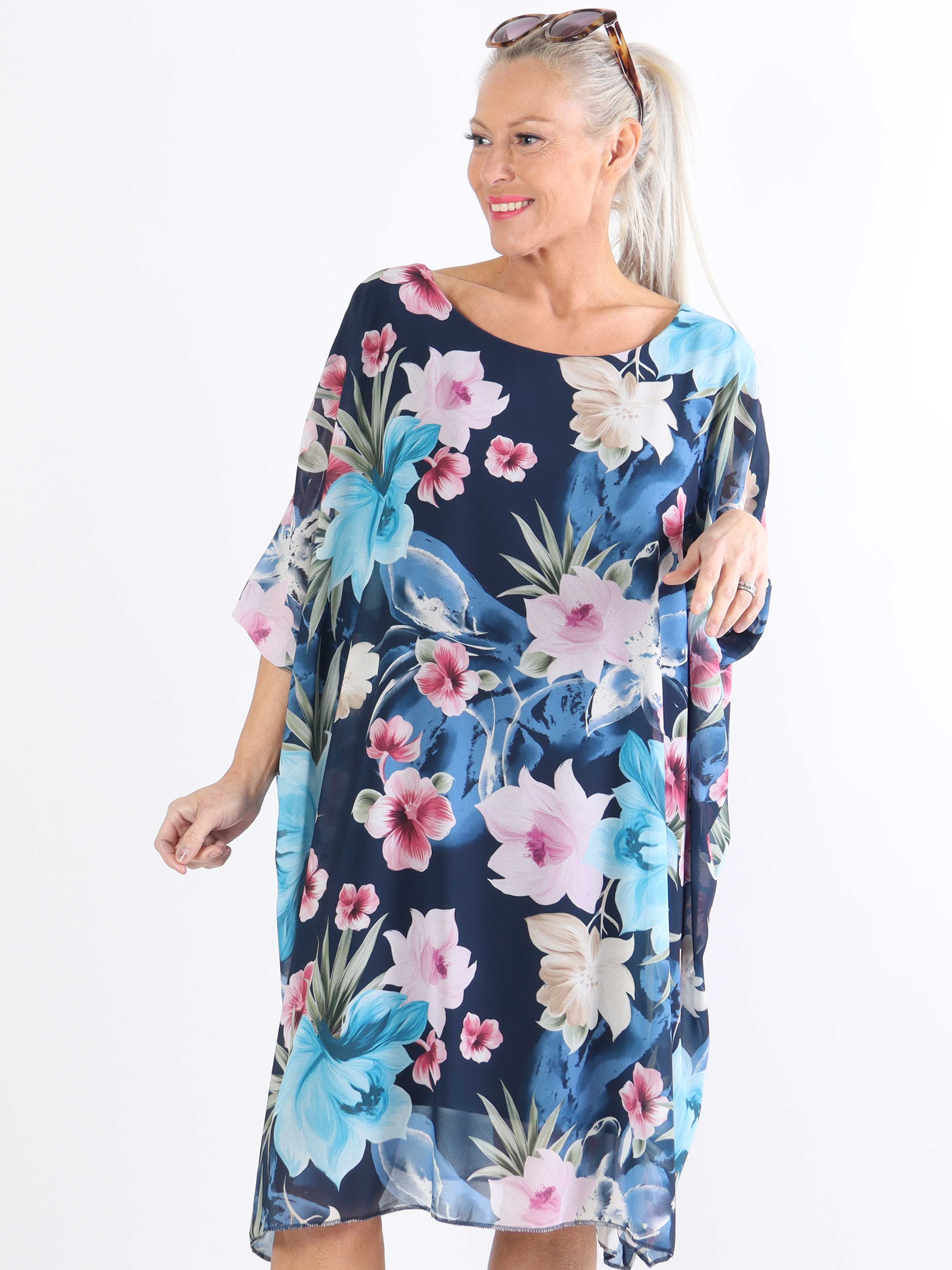 Sabine - Sød plussize kjole med flagermusærmer