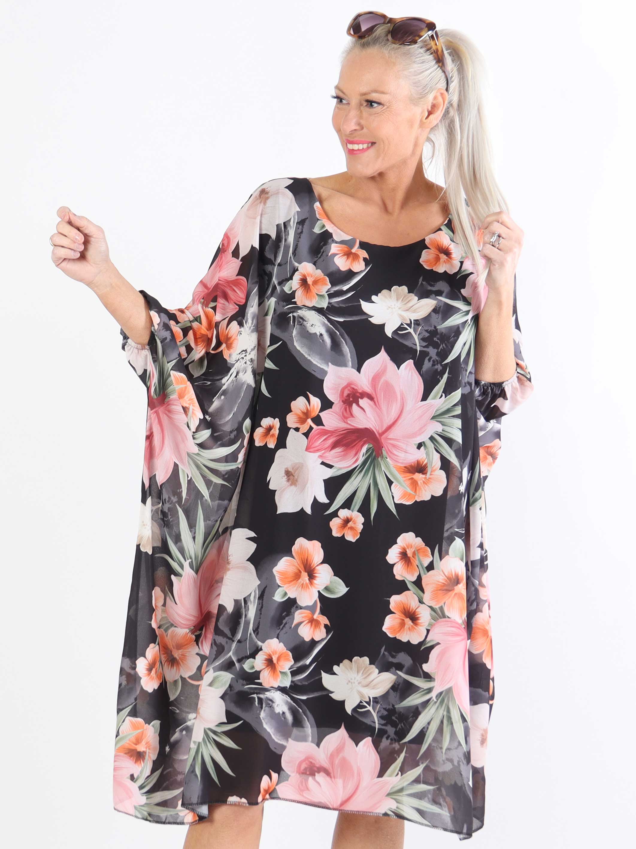 Sabine - Sød plussize kjole med flagermusærmer