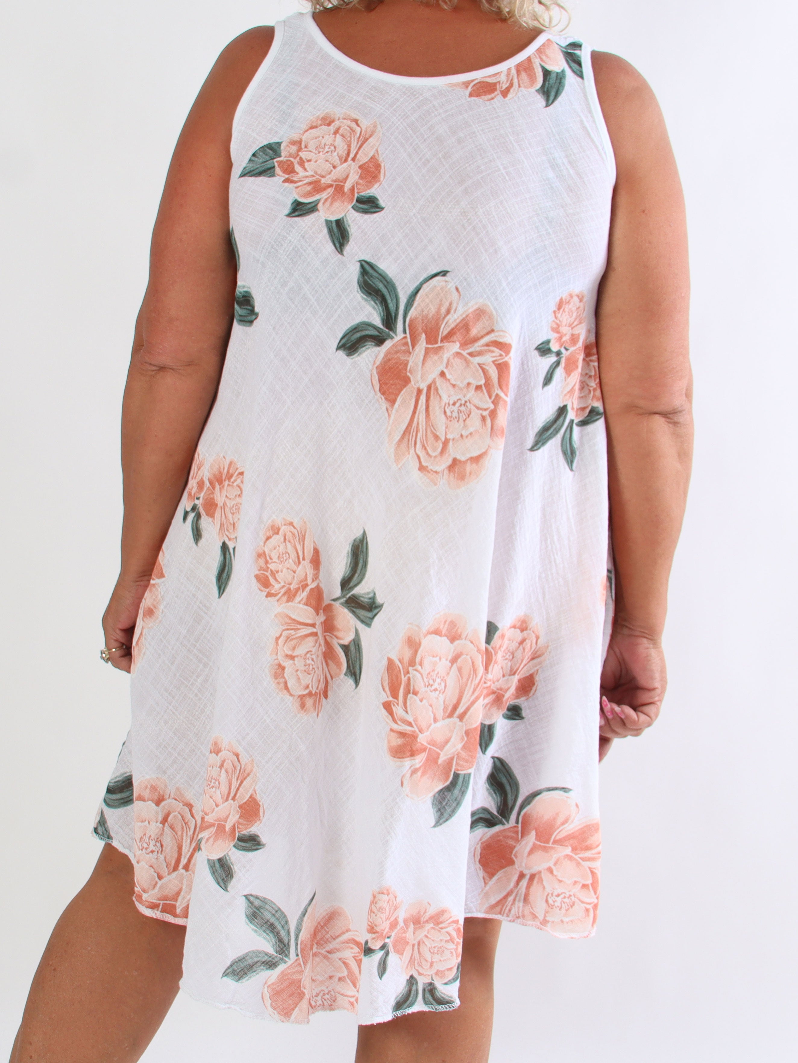 Safina - Plus size sommerkjole i hørlignende bomuld med rosemotiver