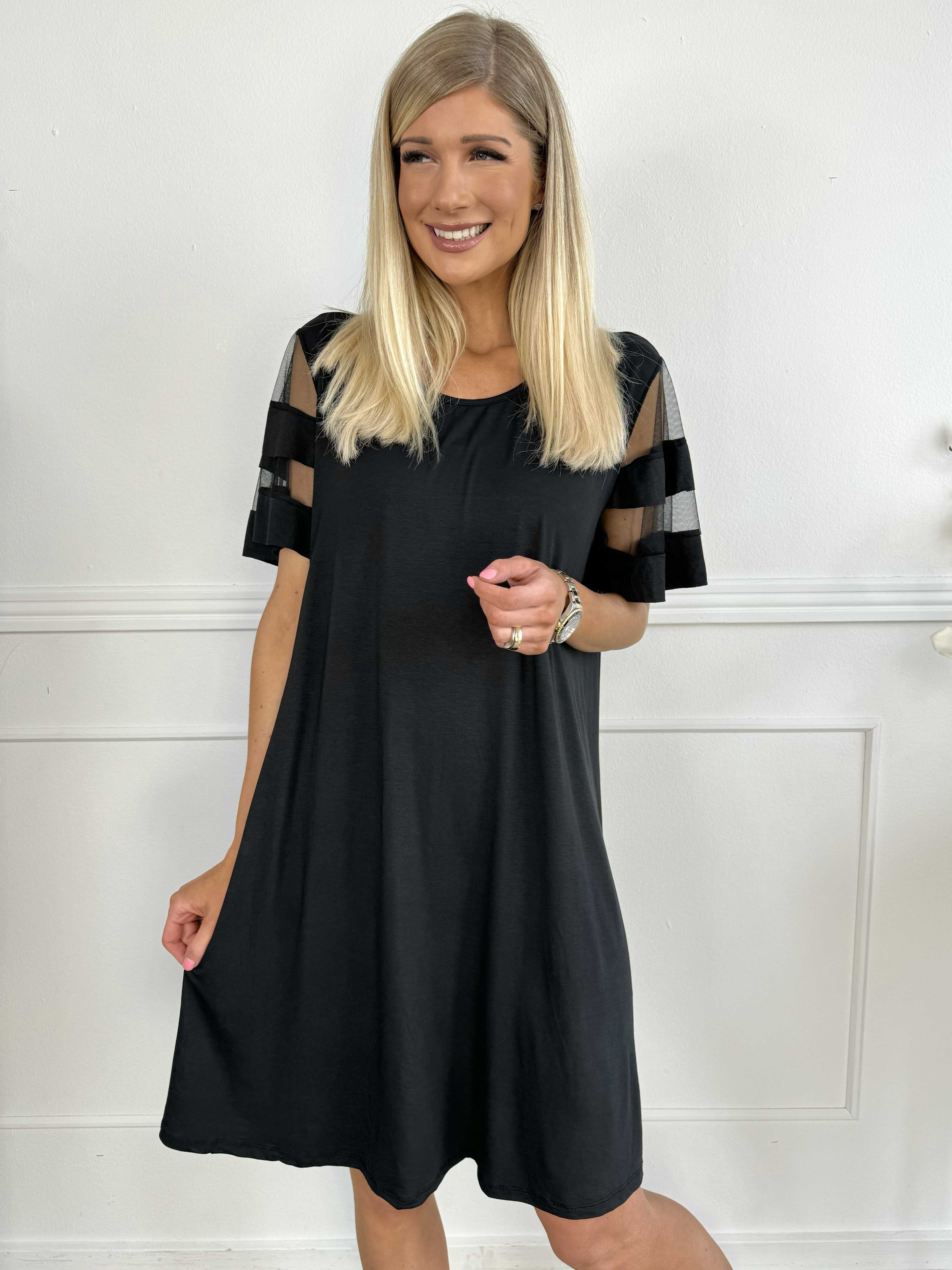 Sakina - T-shirt kjole med fine ærmer