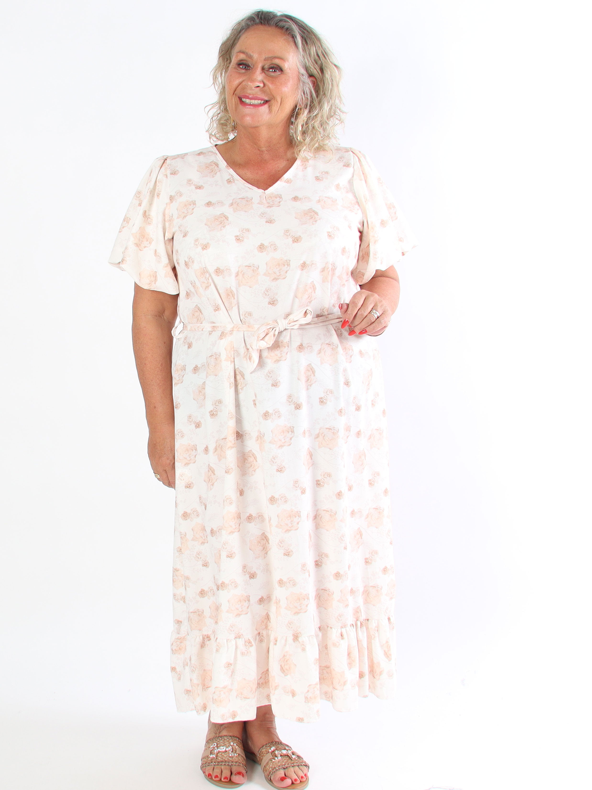 Sakira - Sød plus size kjole i blomsterprint med pufærmer