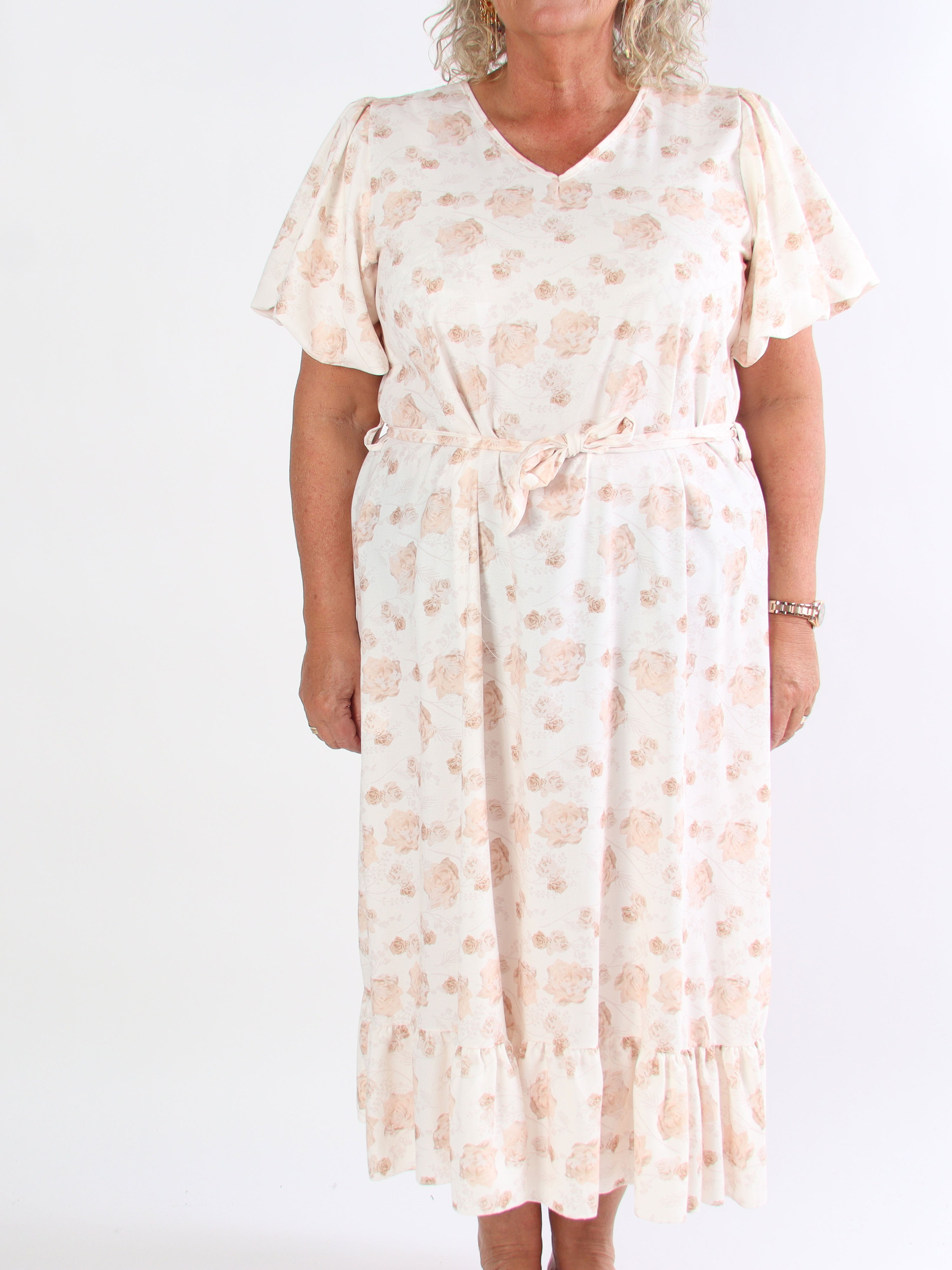 Sakira - Sød plus size kjole i blomsterprint med pufærmer