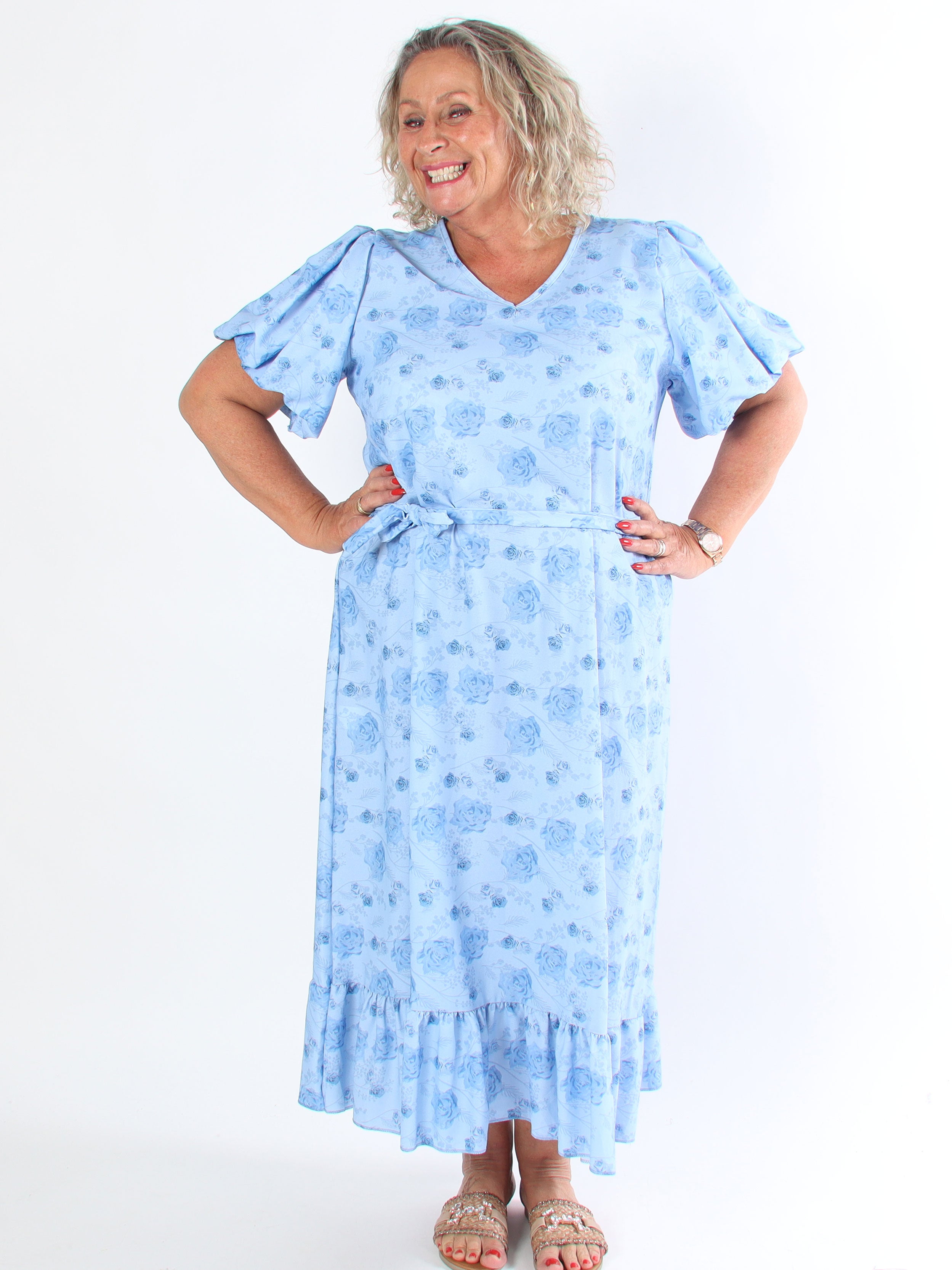 Sakira - Sød plus size kjole i blomsterprint med pufærmer