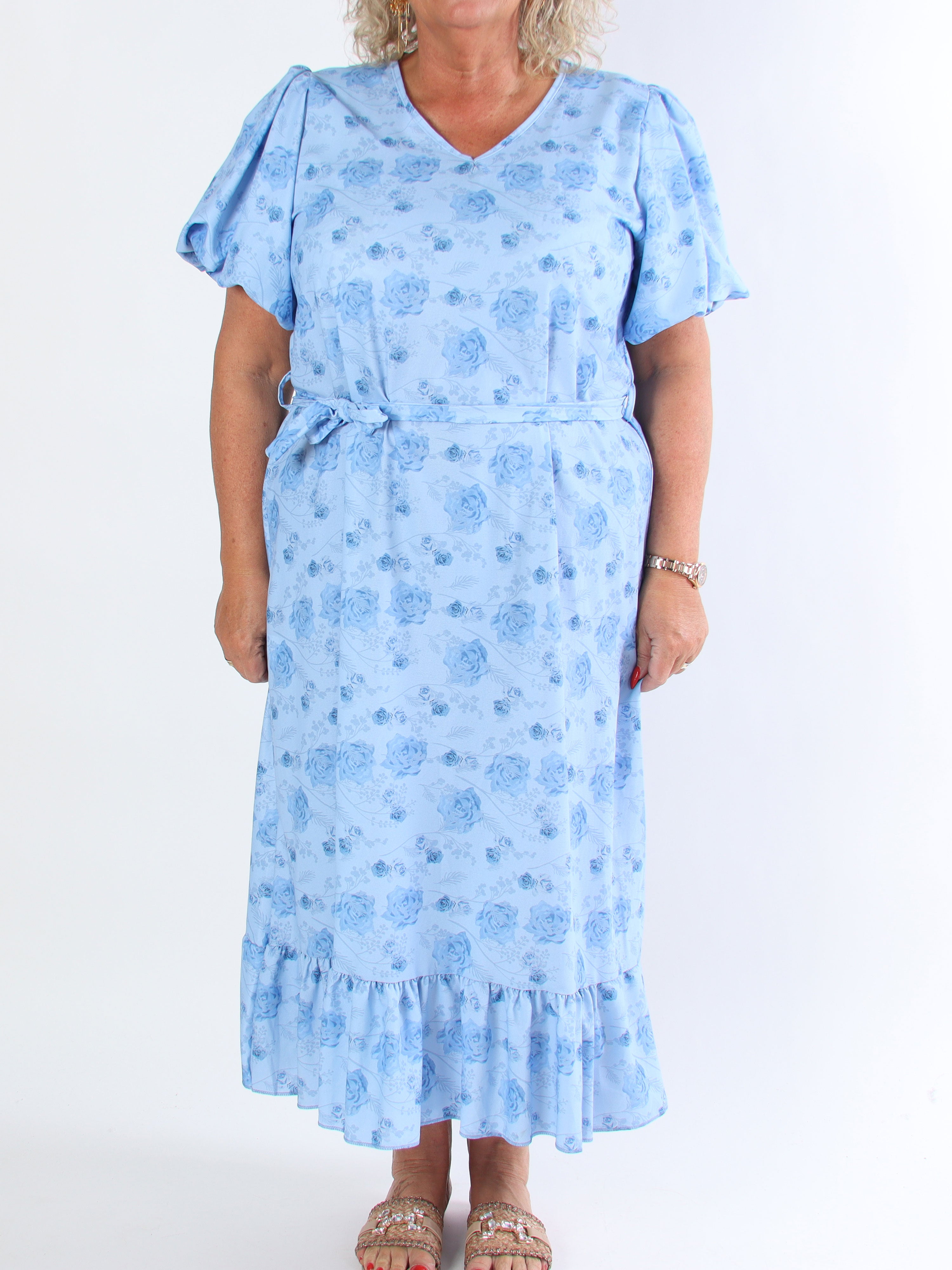 Sakira - Sød plus size kjole i blomsterprint med pufærmer