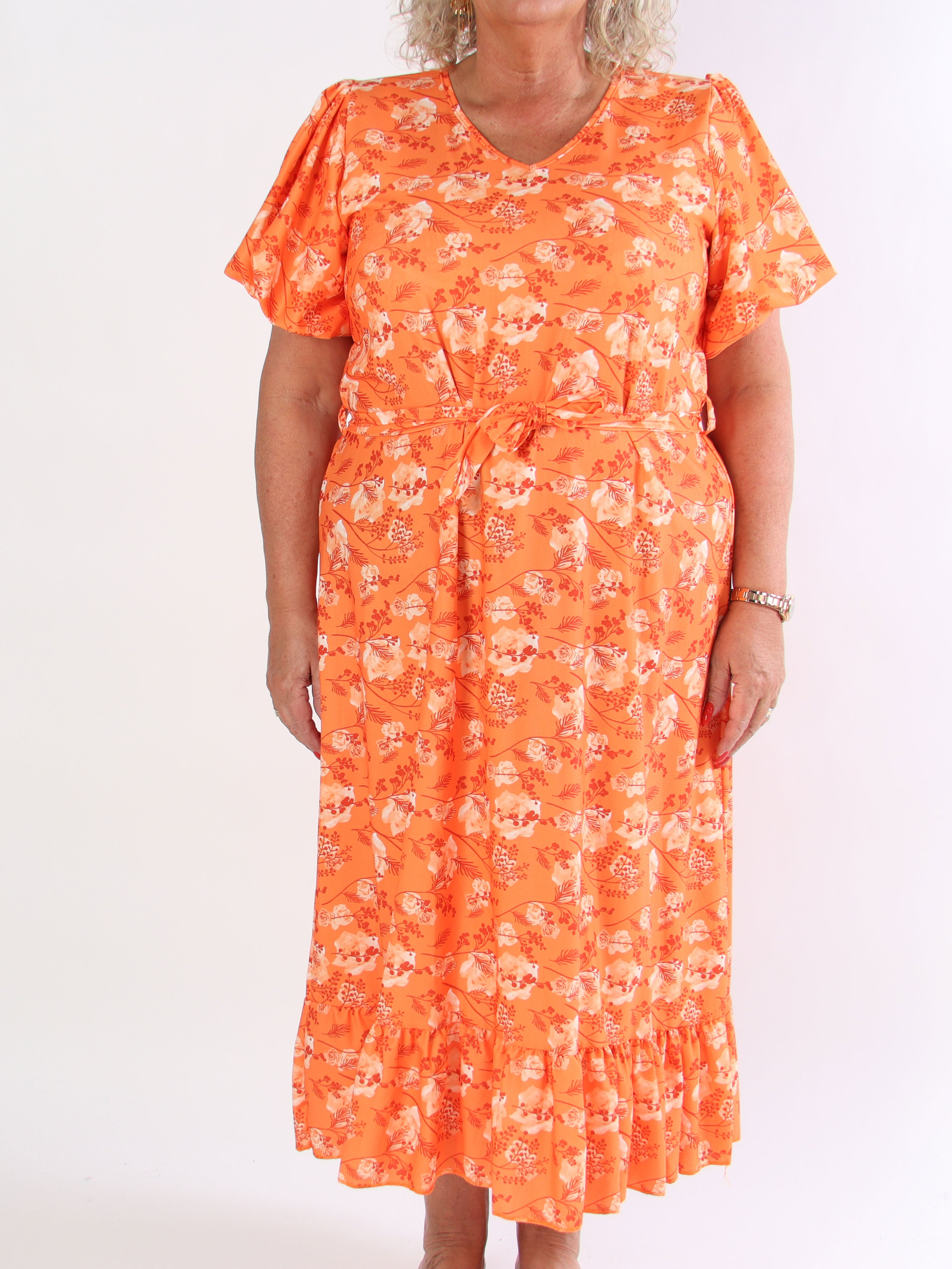 Sakira - Sød plus size kjole i blomsterprint med pufærmer