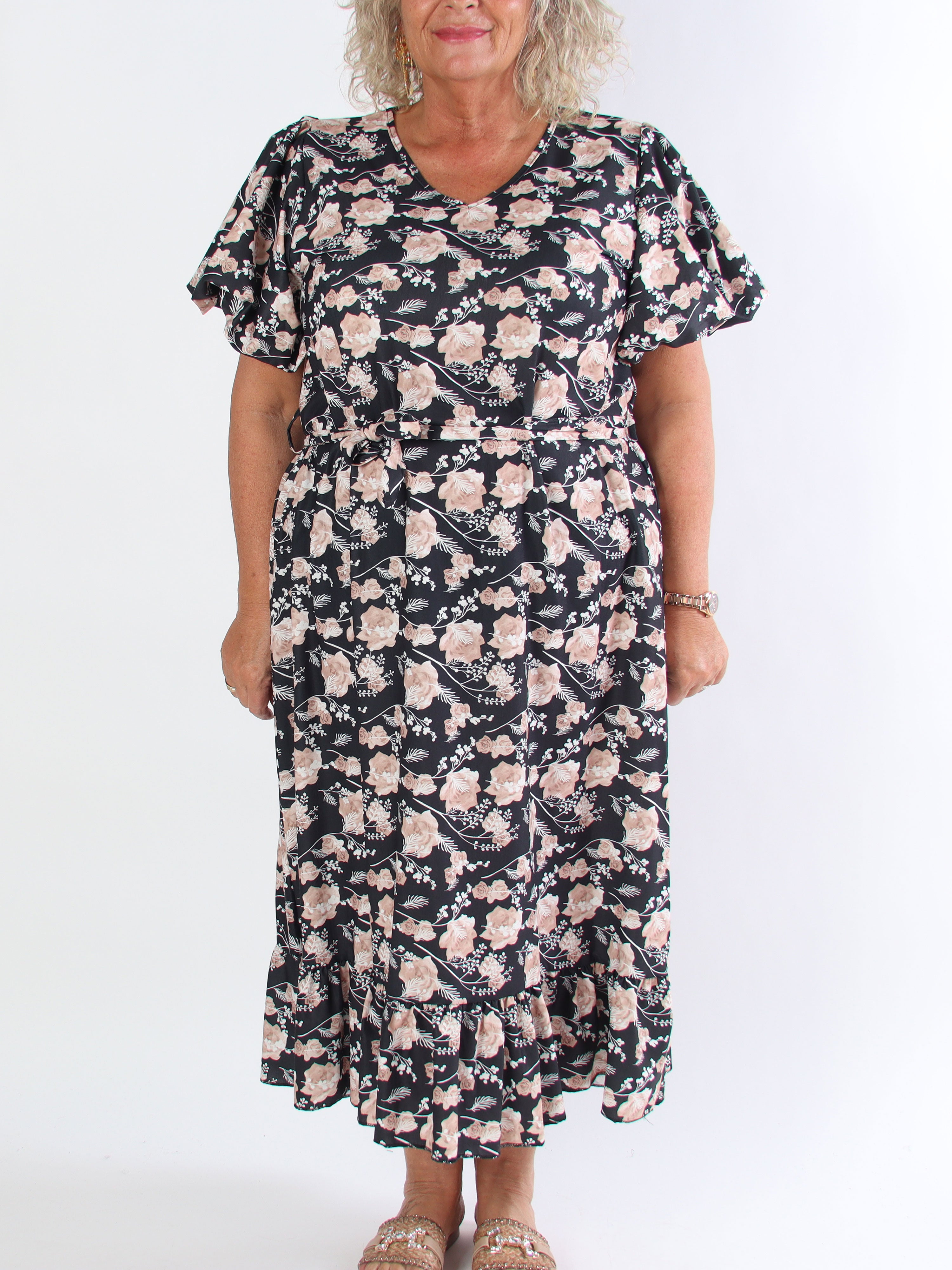 Sakira - Sød plus size kjole i blomsterprint med pufærmer