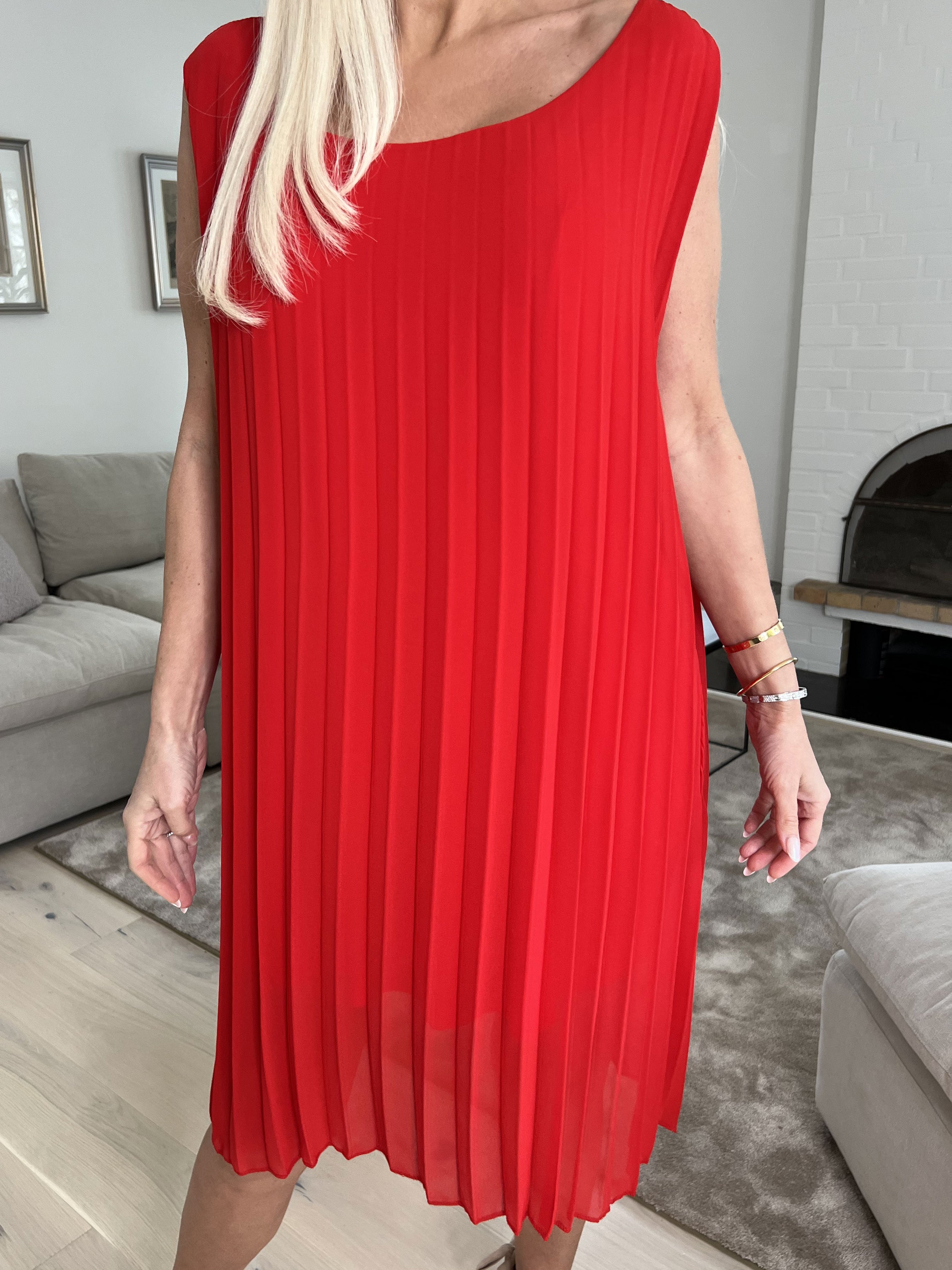 Saline - Sød kjole i plisseret chiffon uden ærmer