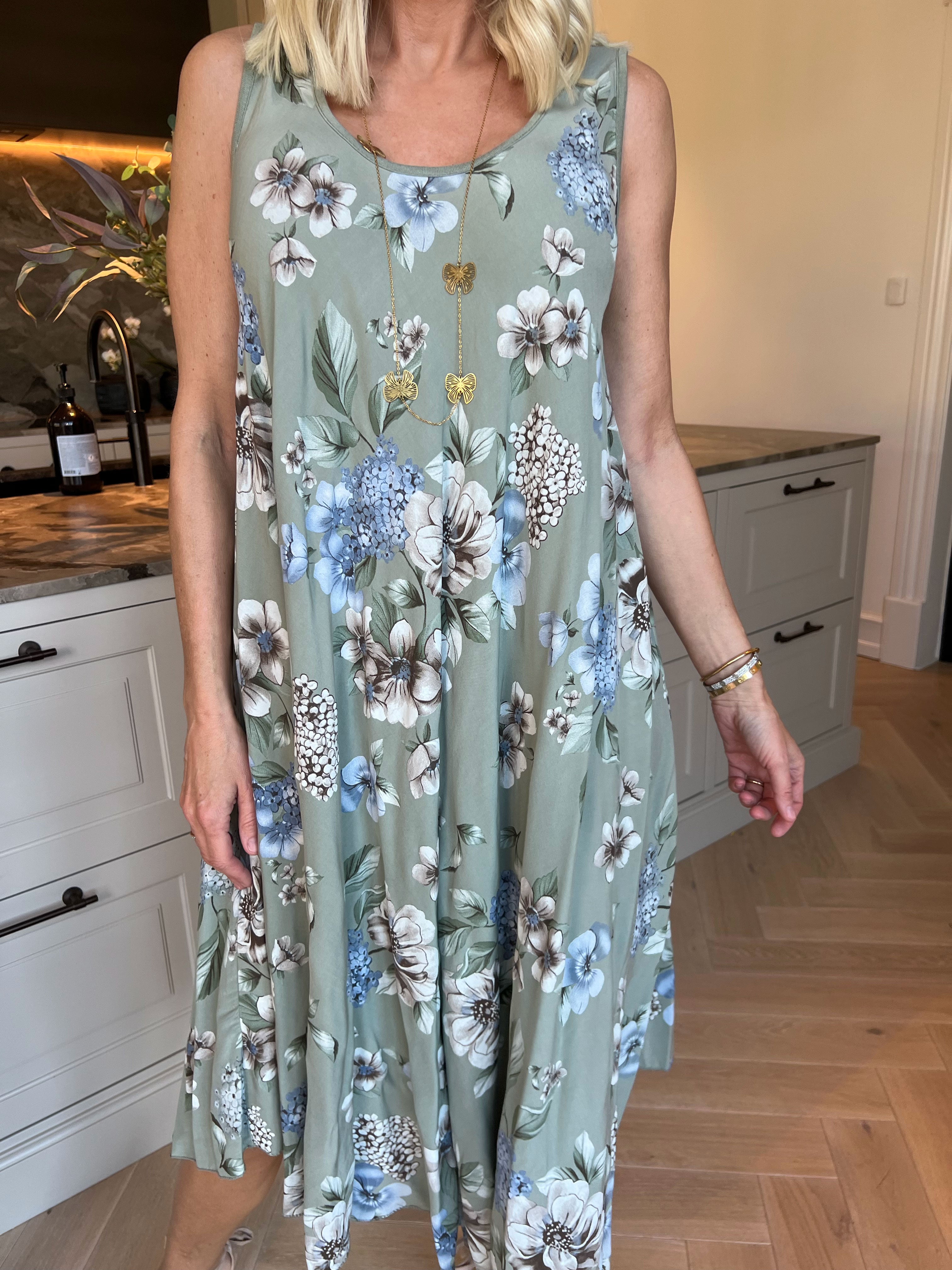 Saline - Sød sommerkjole i viskose med blomsterprint