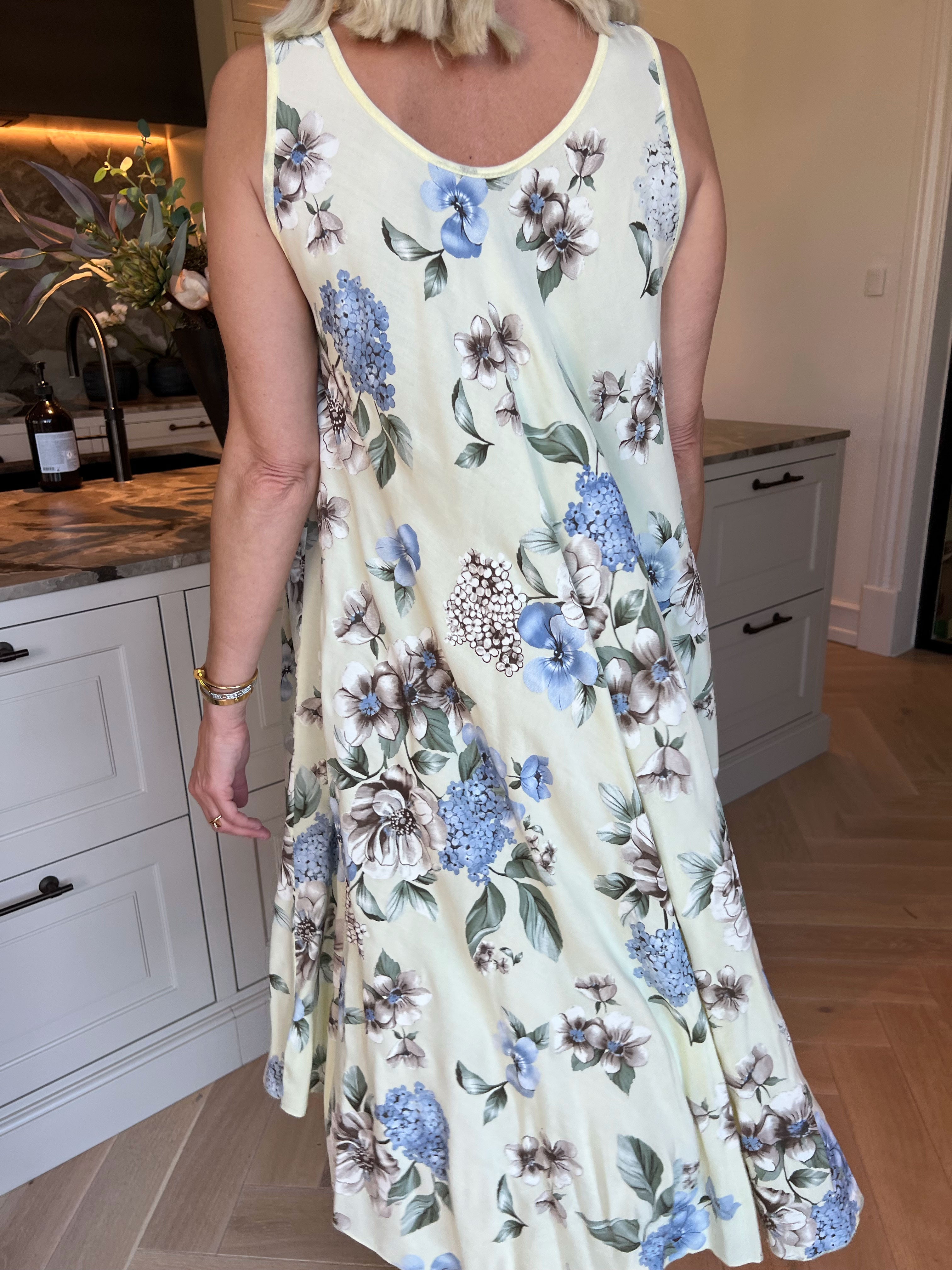 Saline - Sød sommerkjole i viskose med blomsterprint