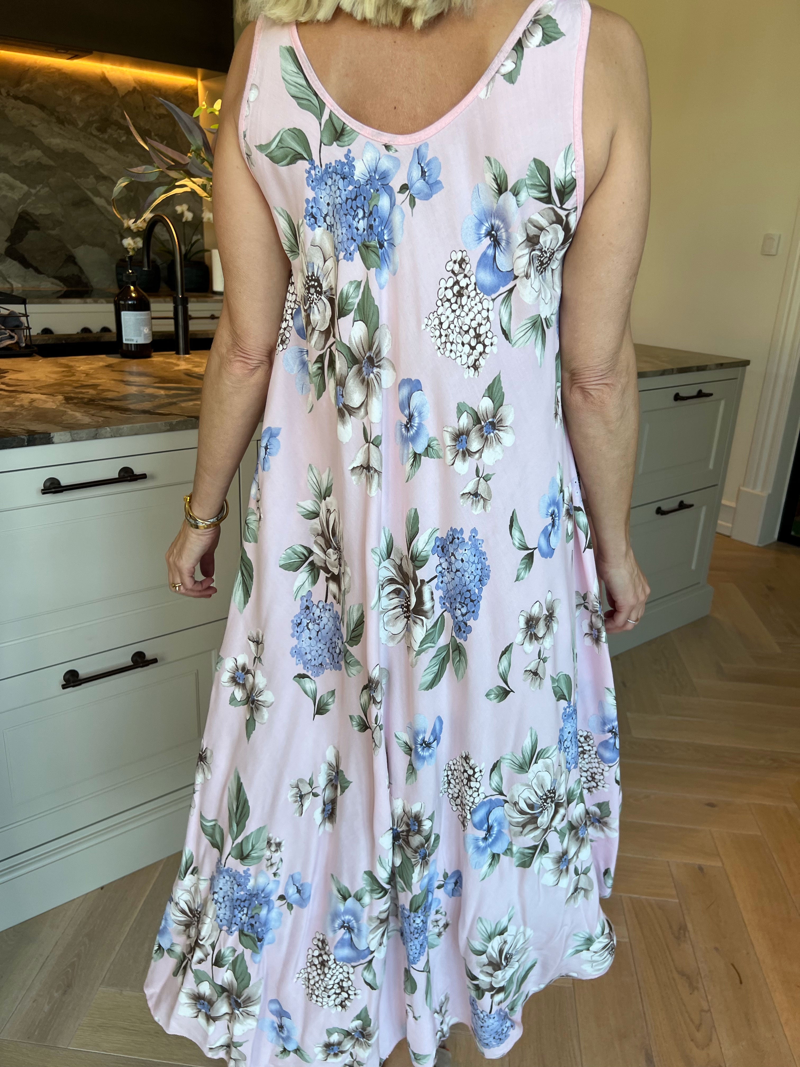 Saline - Sød sommerkjole i viskose med blomsterprint